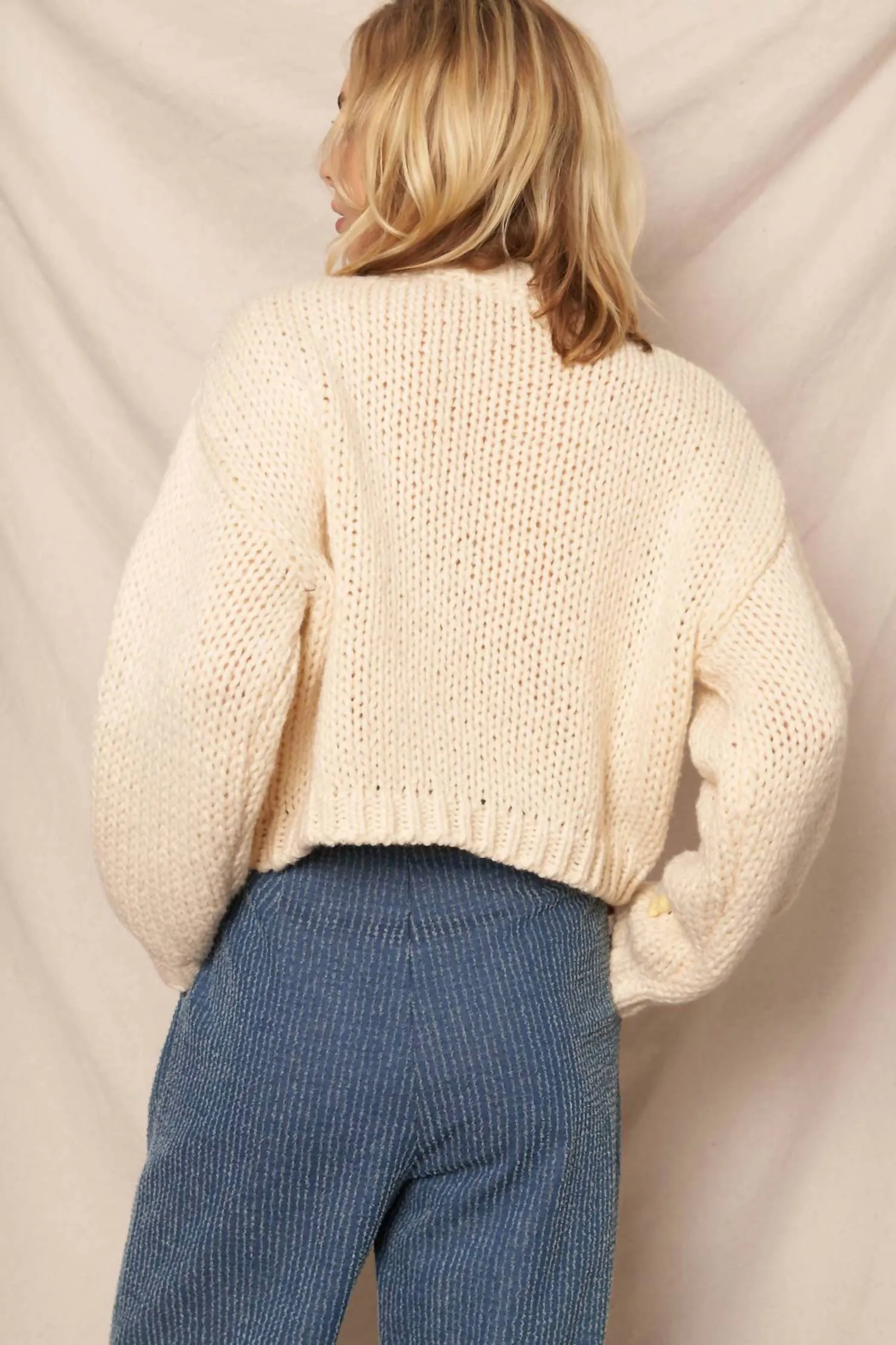 Pull à fleurs 3D en crème