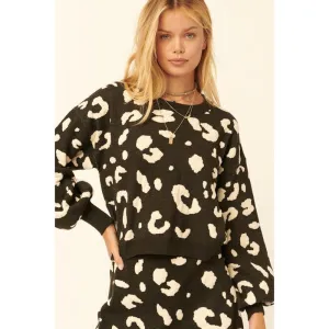 Un pull à imprimé léopard