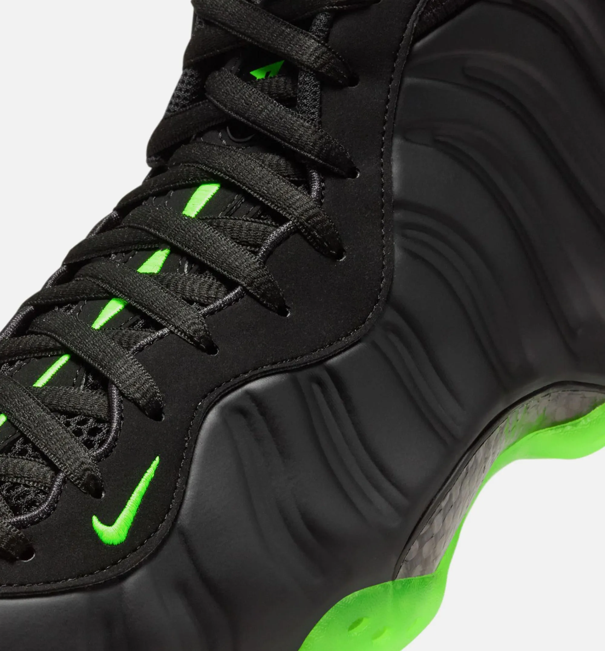 Air Foamposite One Mens Lifestyle Shoe - Black/Volt Gold - Plated Finish Wedge Shape