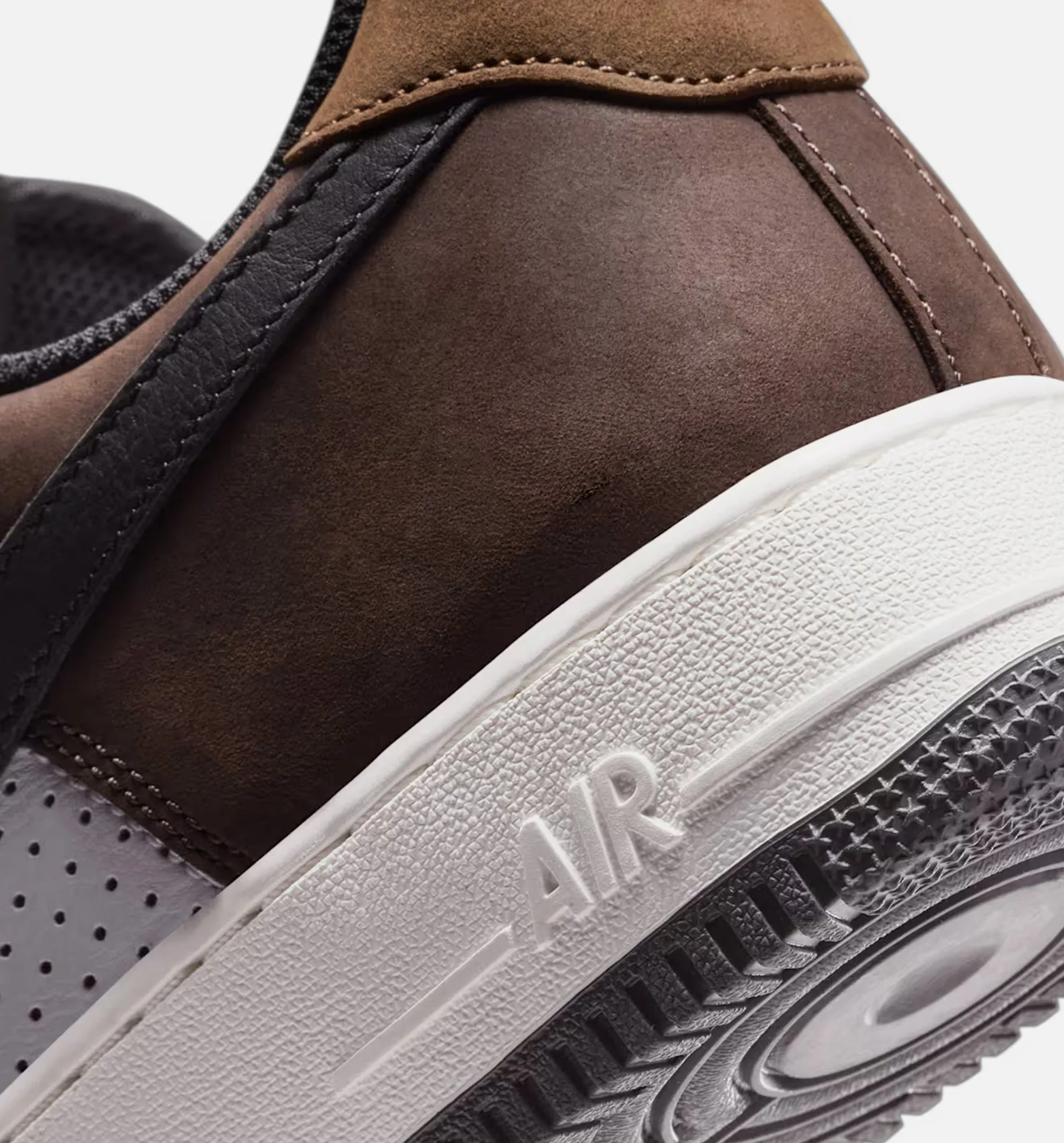 Air Force 1 Retro Low White And Baroque Brown Mens Lifestyle Shoe - White/Baroque Brown Circular Design