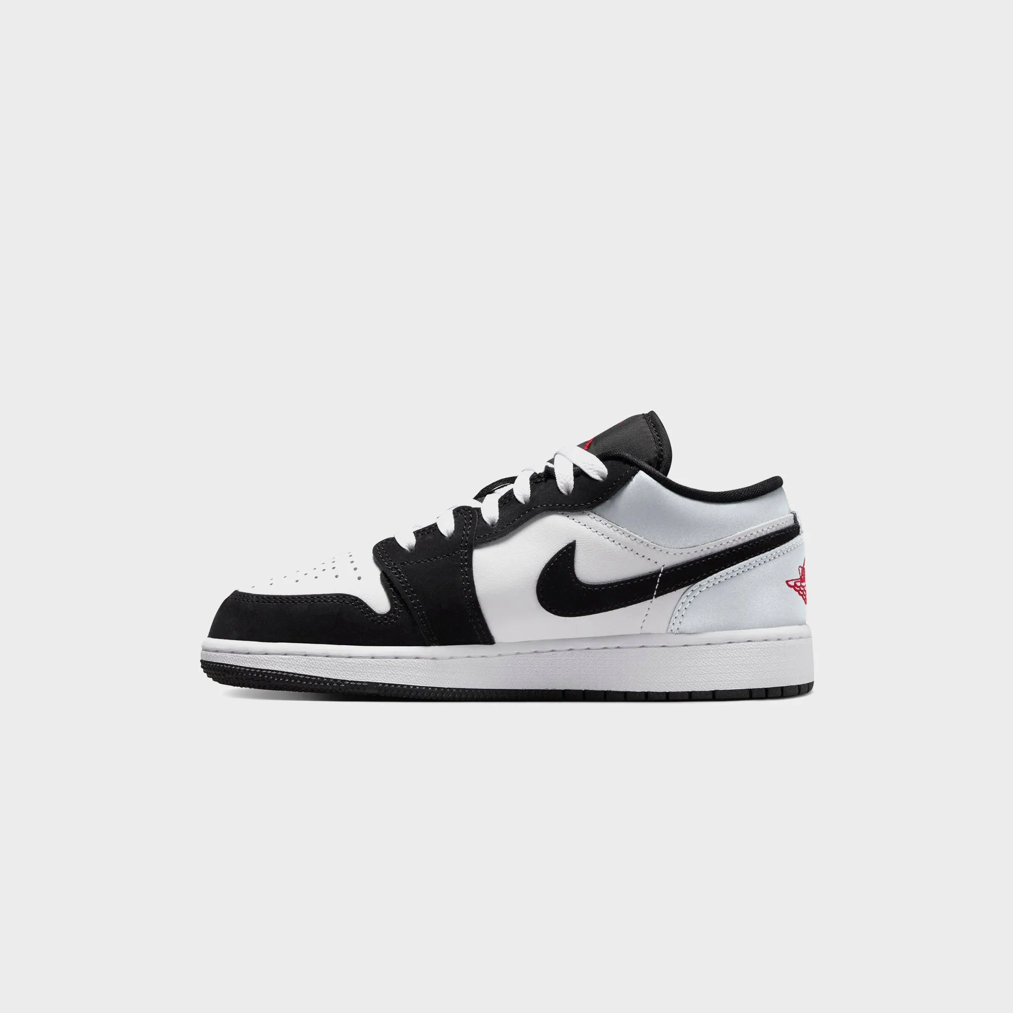 Air Jordan Gs 1 Low Se Uni - White / Black / Matte Silver / Fire Red Comfort Strategies Flexible Band