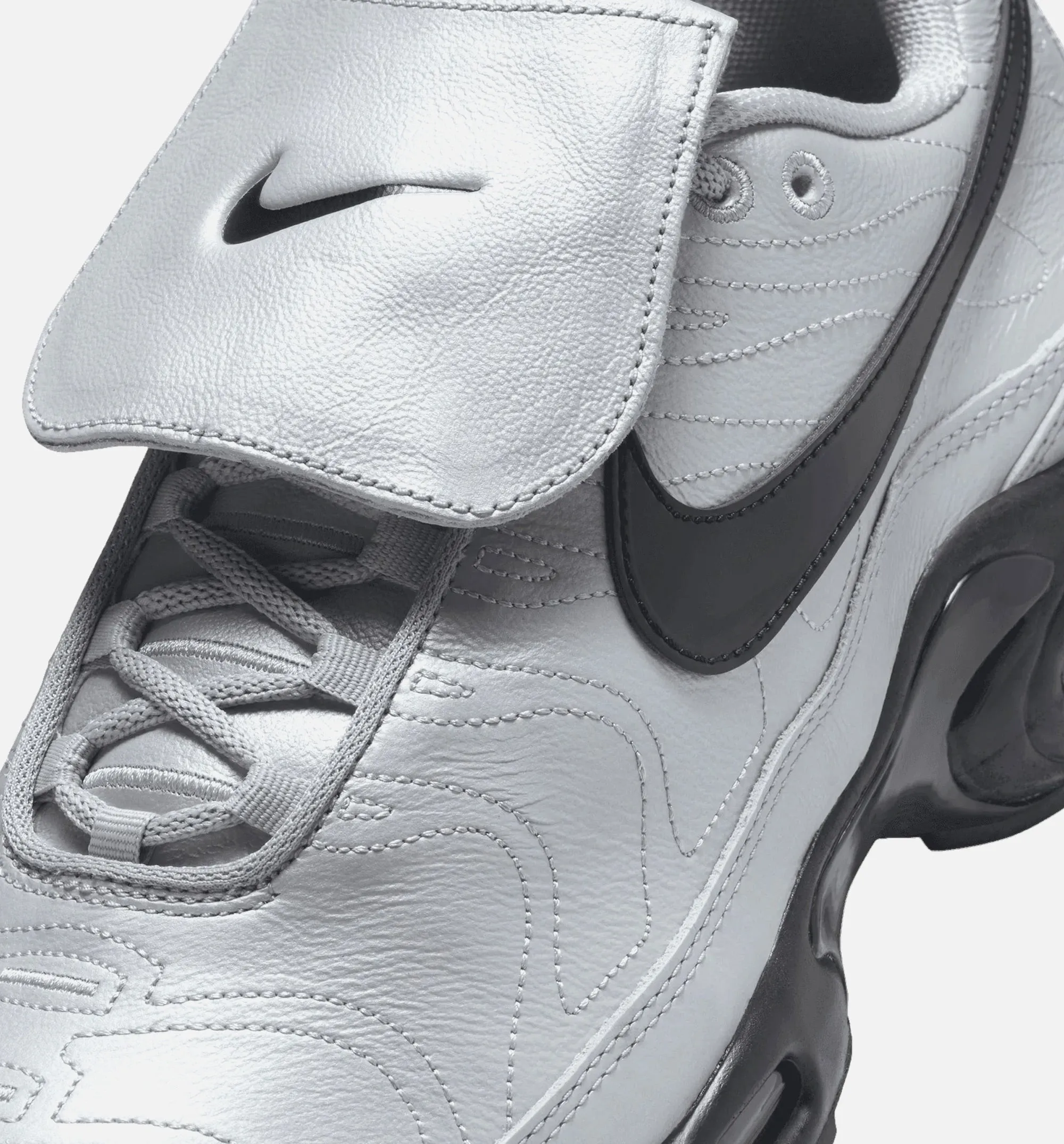 Breathable And Moisture Wicking Footbed Design Air Max Plus Tnpo Wolf Grey Mens Lifestyle Shoe - Wolf Grey/Metallic Silver/Black