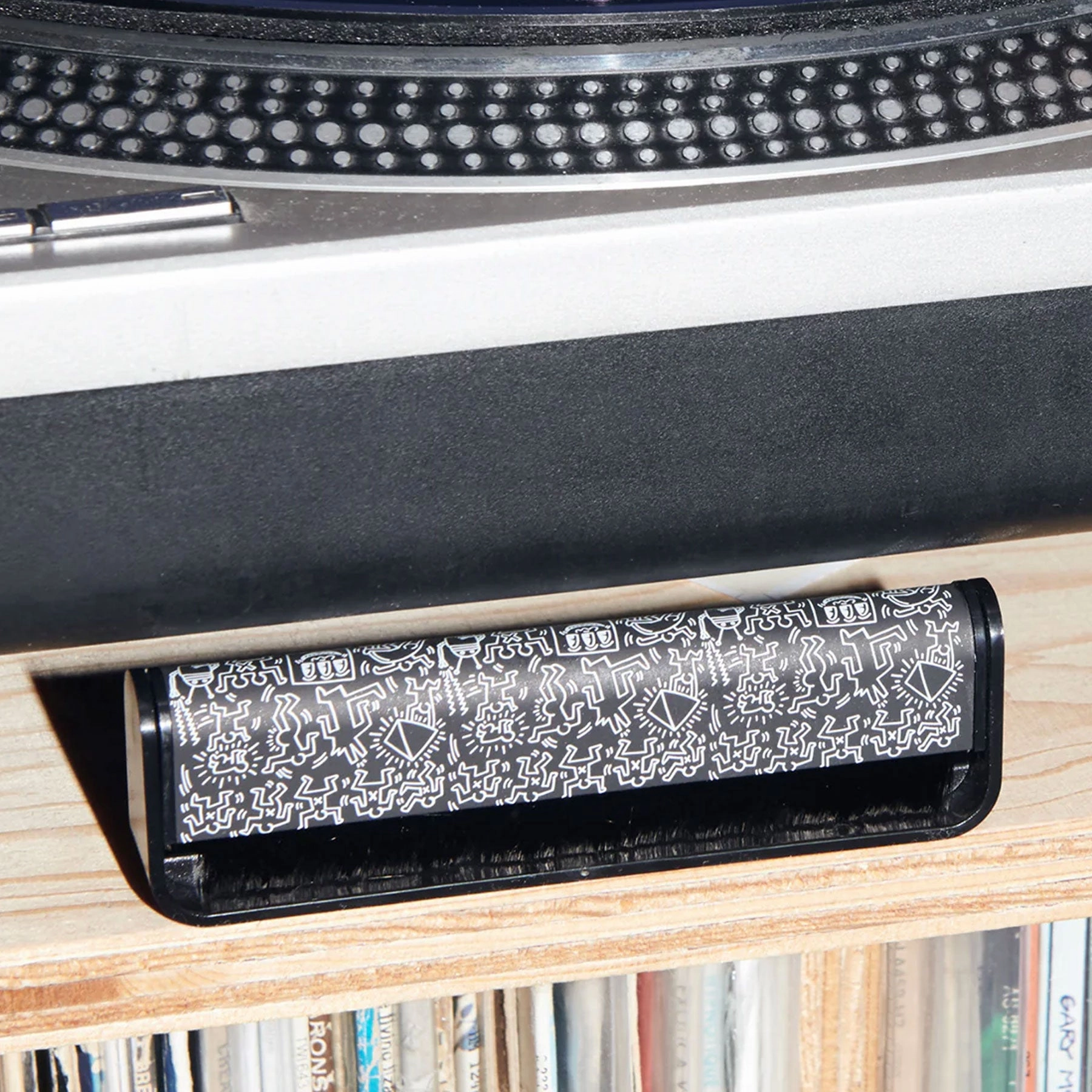 AM Clean Sound: Keith Haring Anti-Static Record Brush