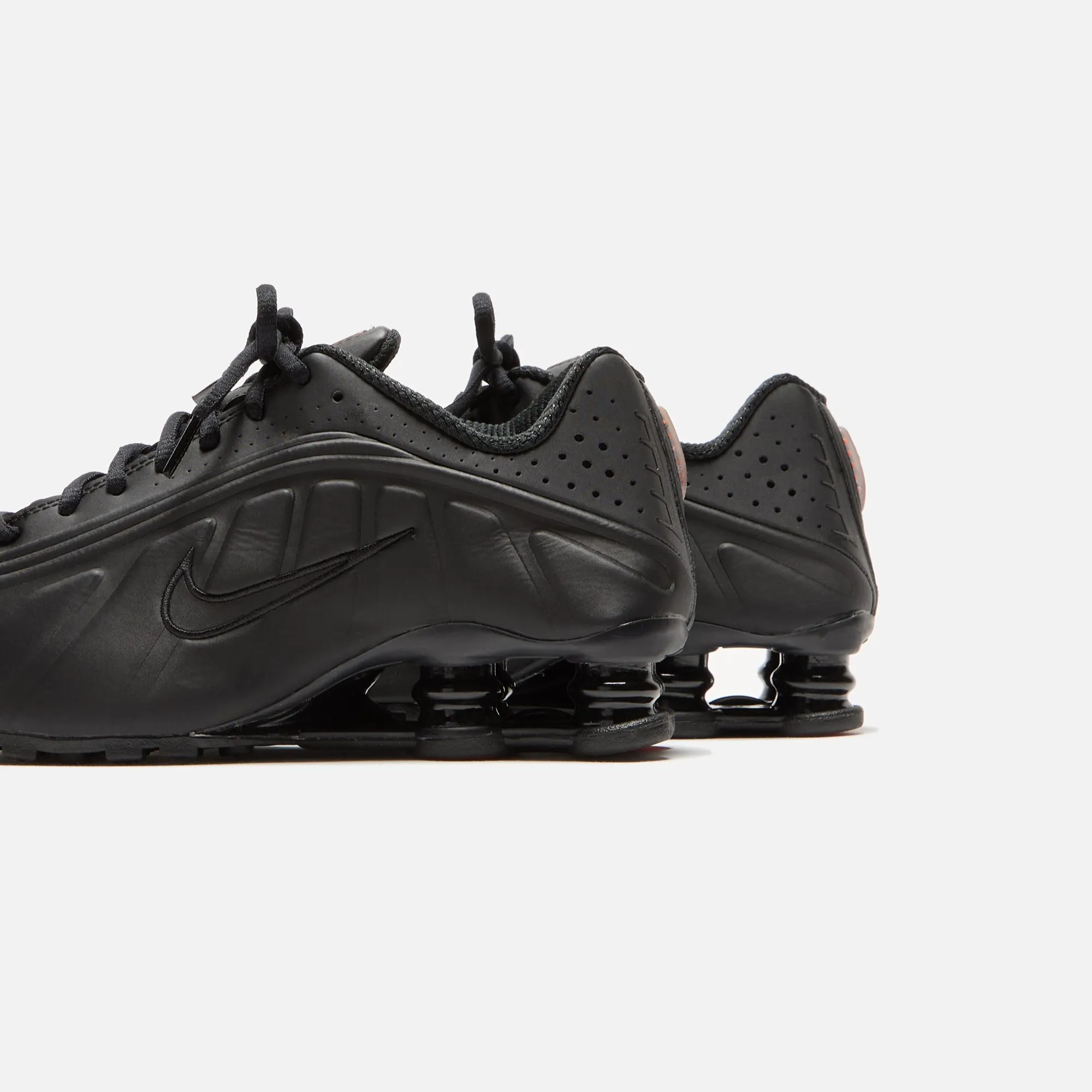 Shockproofness Nike Wmns Shox R4 - Black / Black / Max Orange