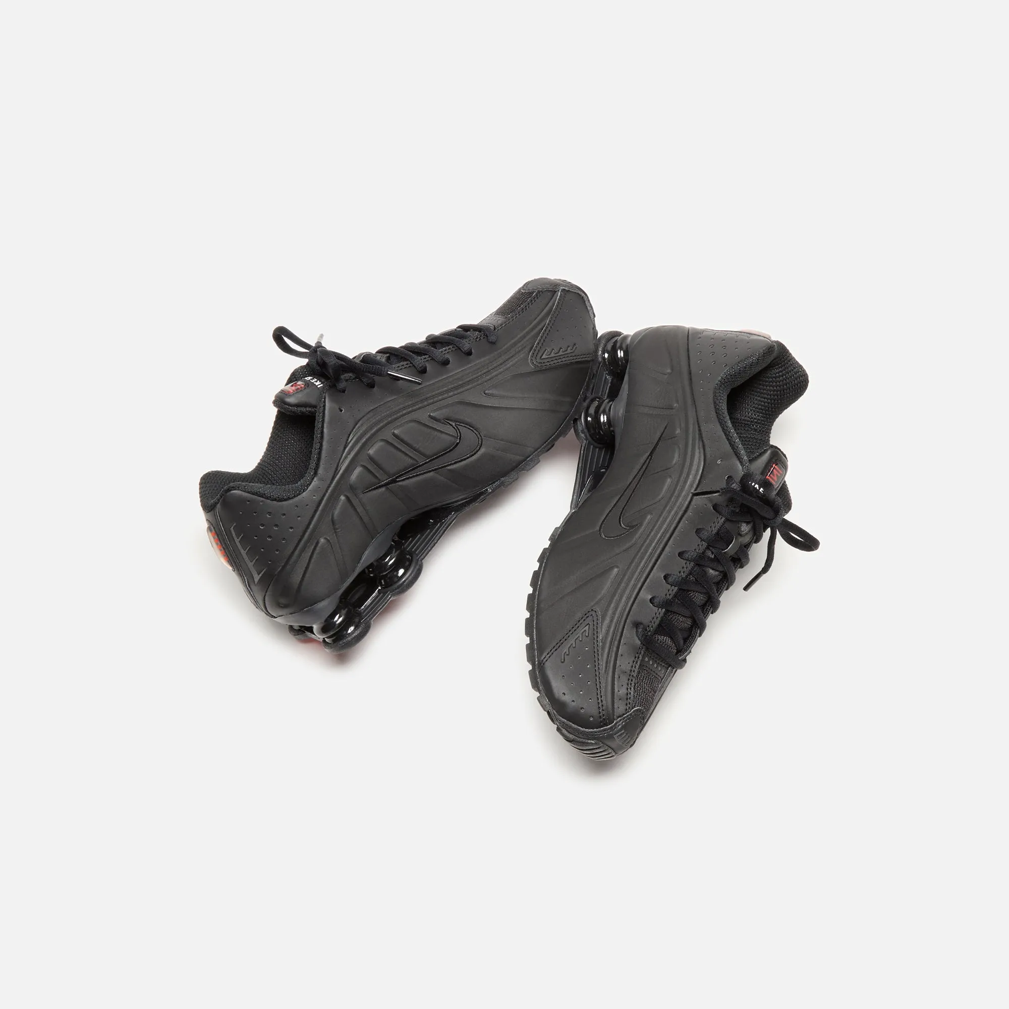 Nike Wmns Shox R4 - Black / Black / Max Orange Stylish Details