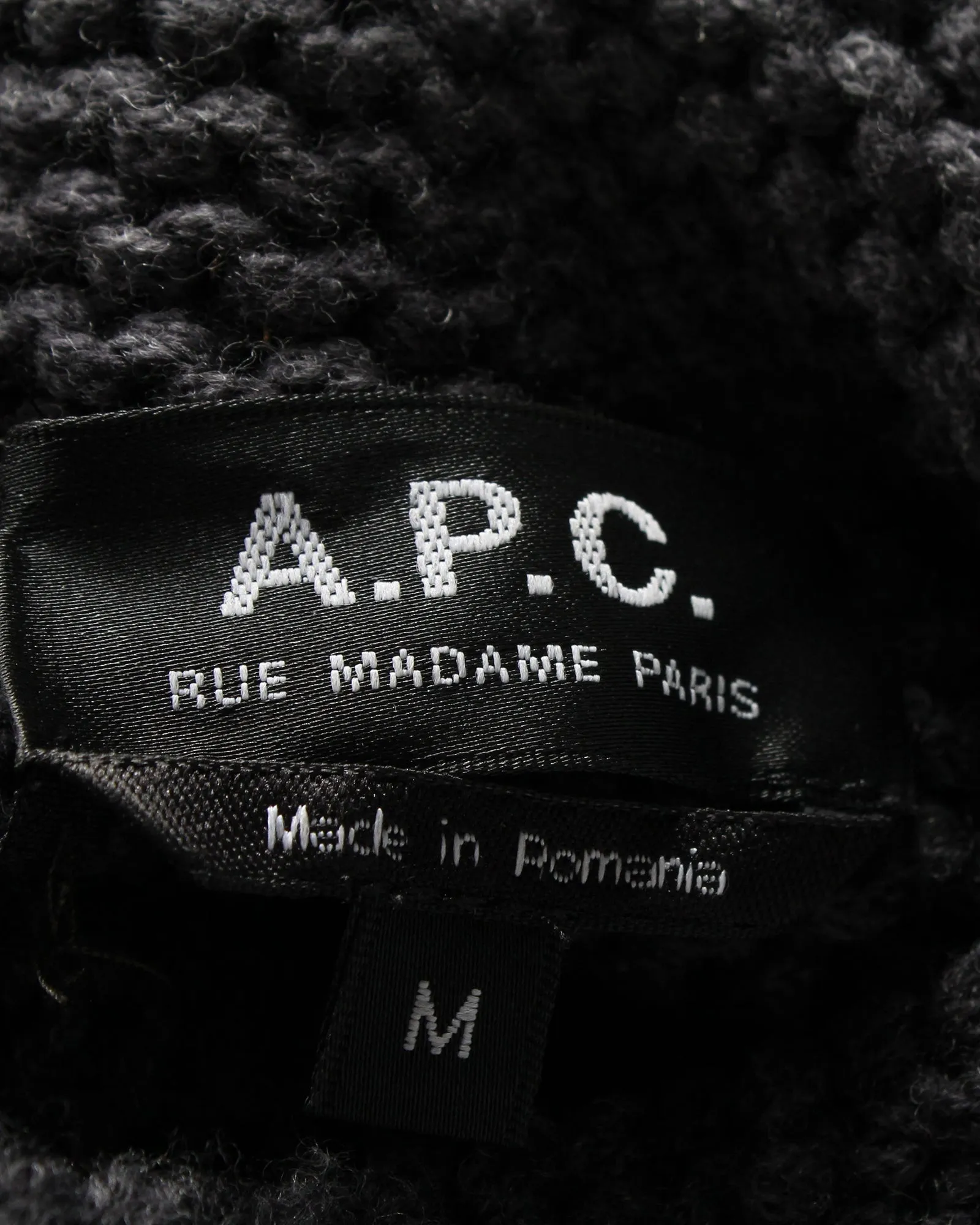 Pull col roulé en laine mérinos charbon à maille épaisse A.P.C.