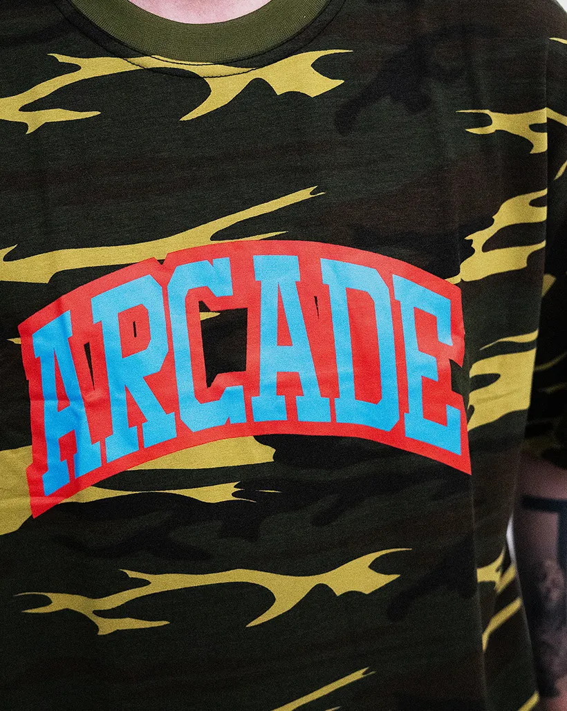 Comfortable With Different Sock Dance Movements Triple Buckle Arcade Camouflage Arch Shirt - Green