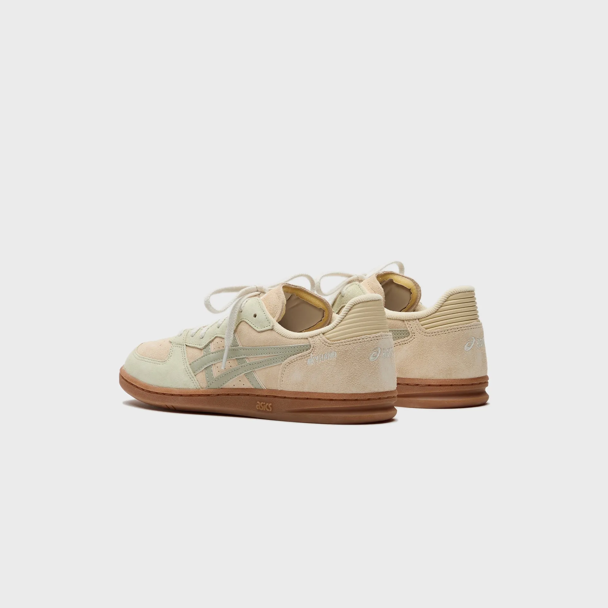 Own the Moment Walk Loud Asics Skyhand Og - Marzipan / Dried Leaf Green