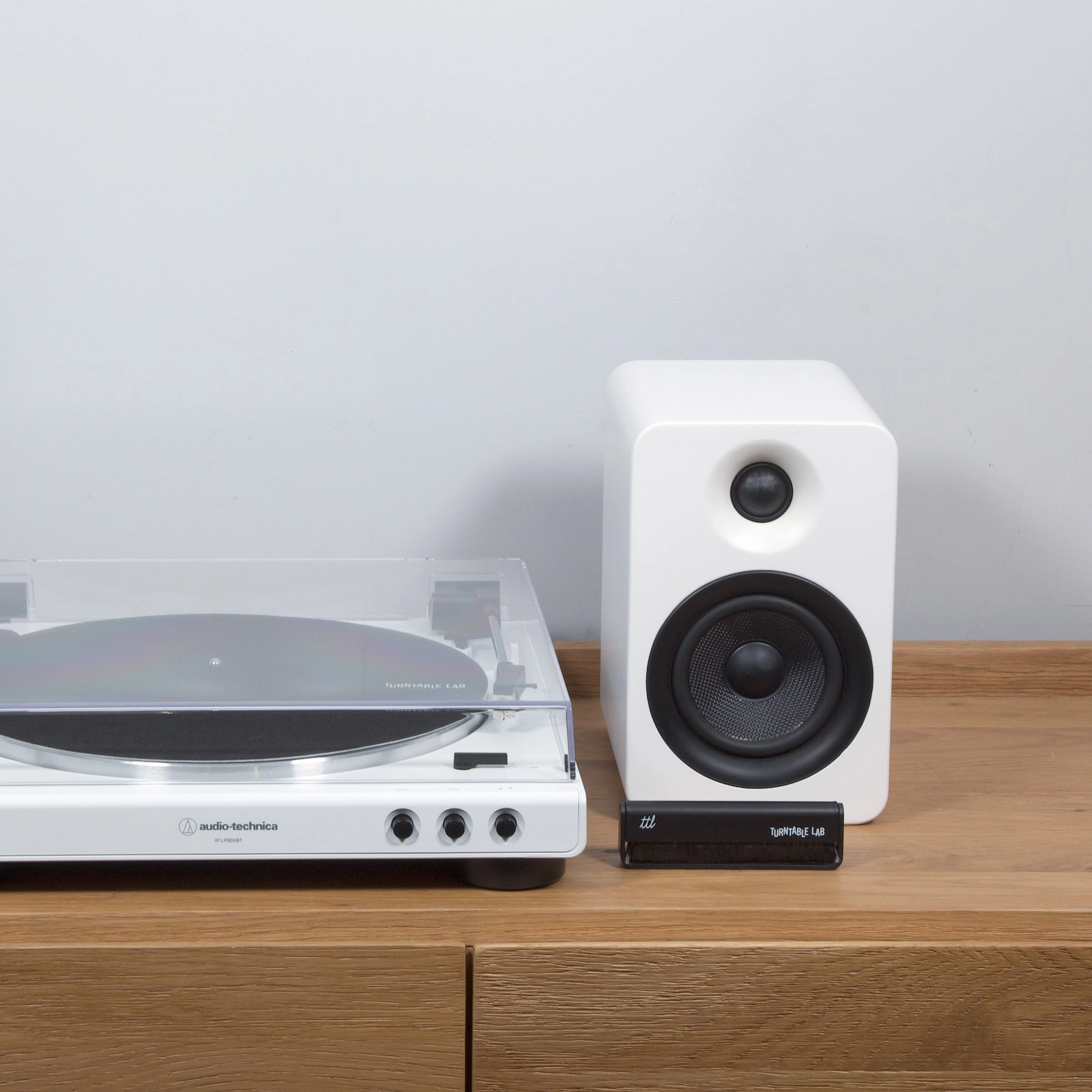Audio-Technica: AT-LP60XBT-WW Turntable Package - White Pack