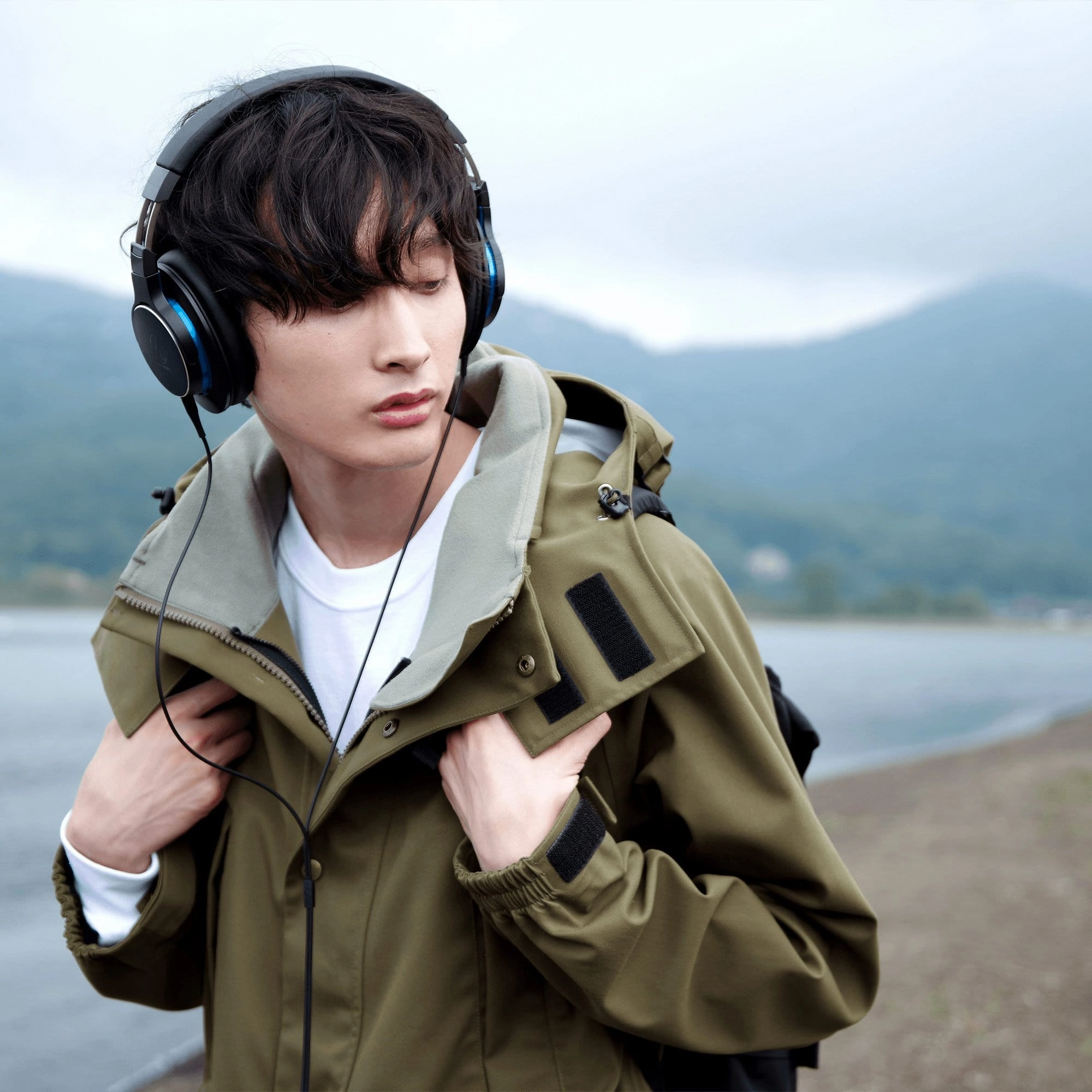 Audio-Technica ATH-MSR7b Closed-Back Premium Headphones