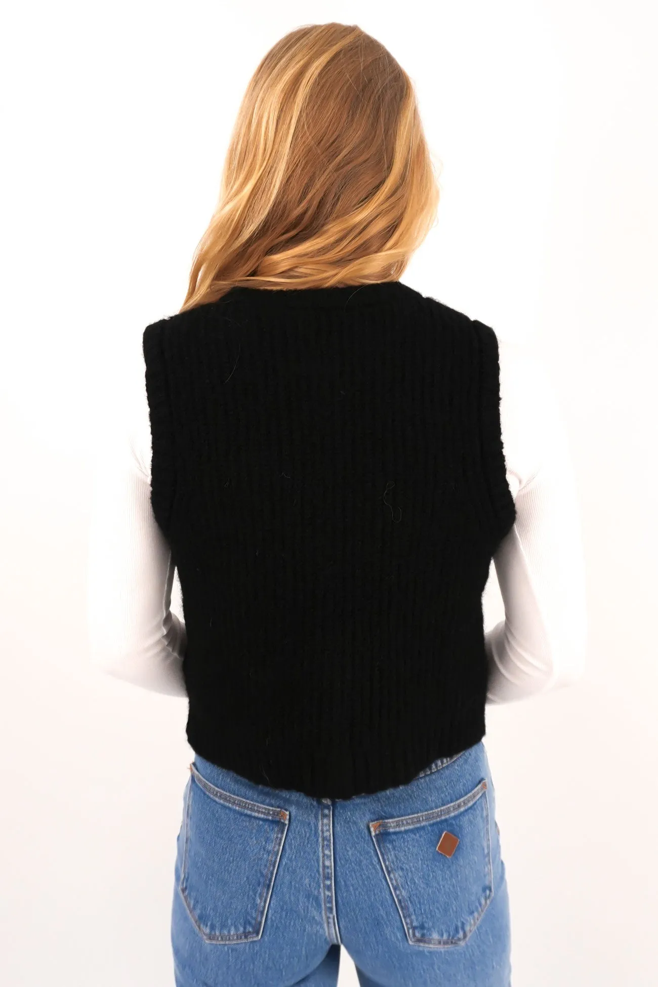 Aya Knit Vest Black Exhibition Touch Screen Compatible