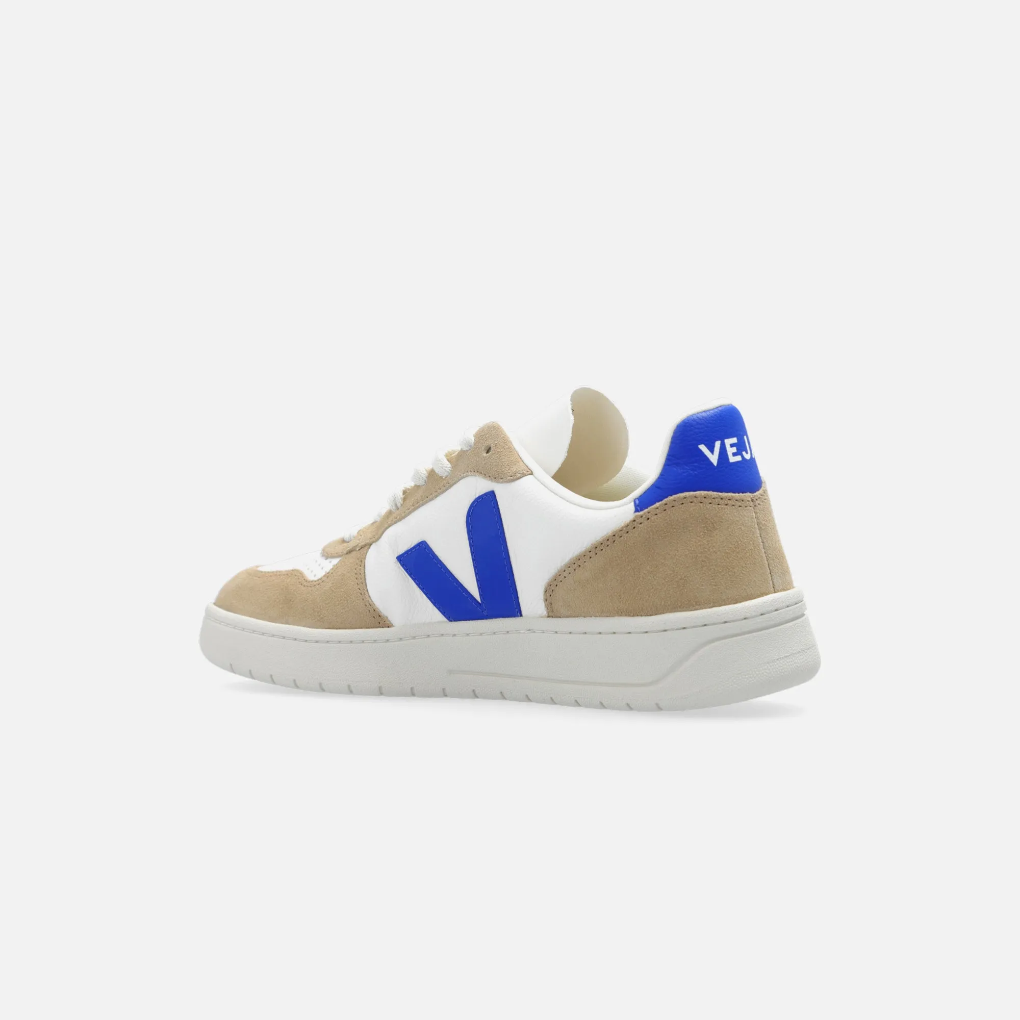 Veja V-10 - Extra White / Paros / Saraha Exclusive Deal