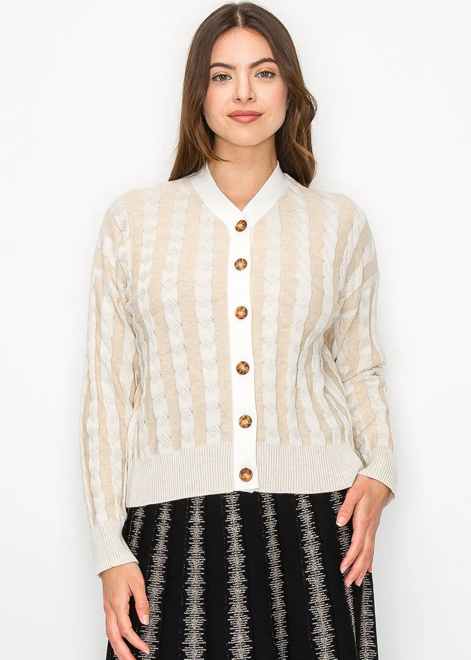 Cardigan rayé en tricot câblé beige
