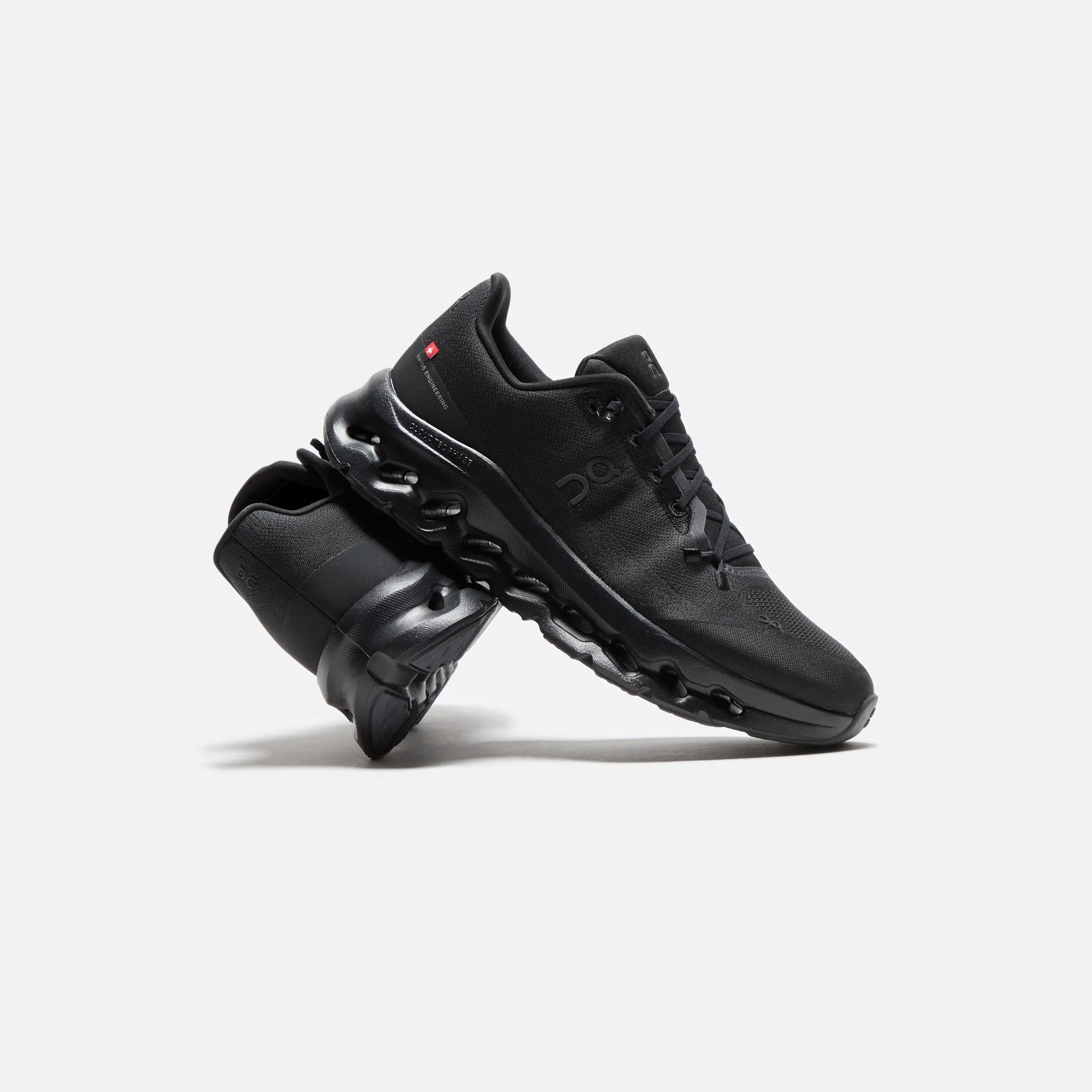 Own the Vibe Built to Perform On Running Cloudtilt - Eclipse / Black