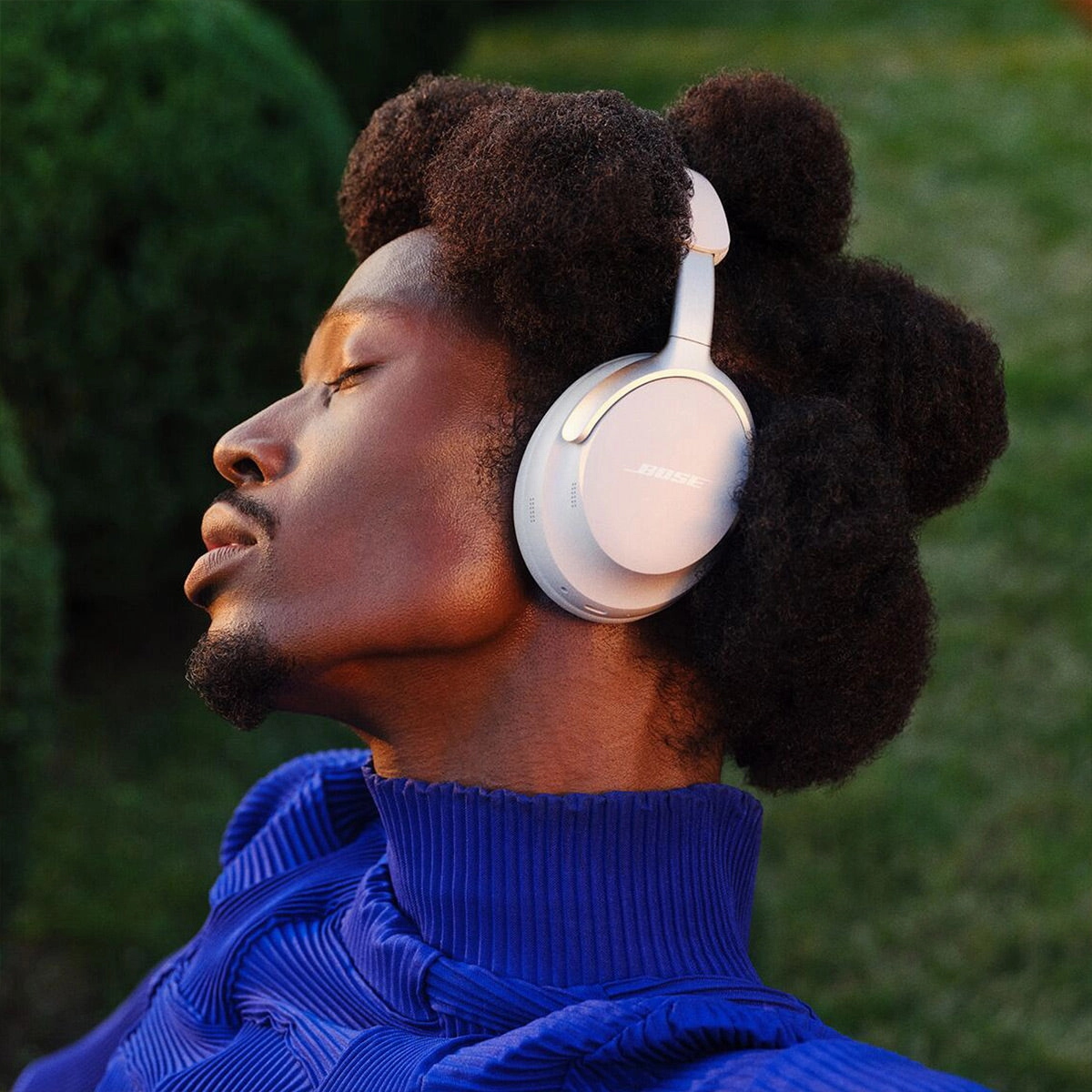 Bose QuietComfort Ultra Wireless Noise Cancelling Headphones with QuietComfort Ultra Wireless Noise Cancelling Earbuds (White)