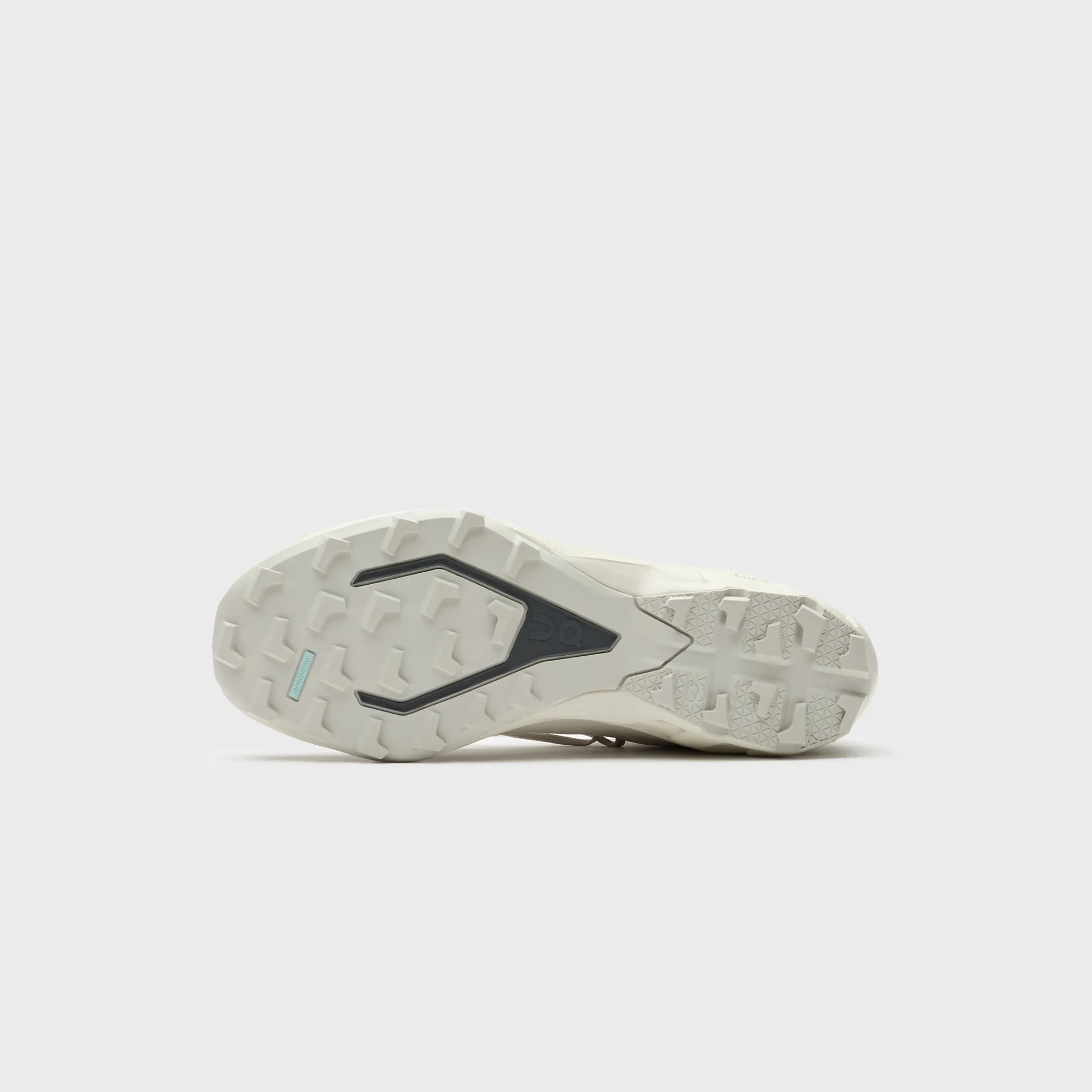 Ergonomic Shape Design Concept On Running X Post Archive Faction Cloudventure Peak - Ice / Moon