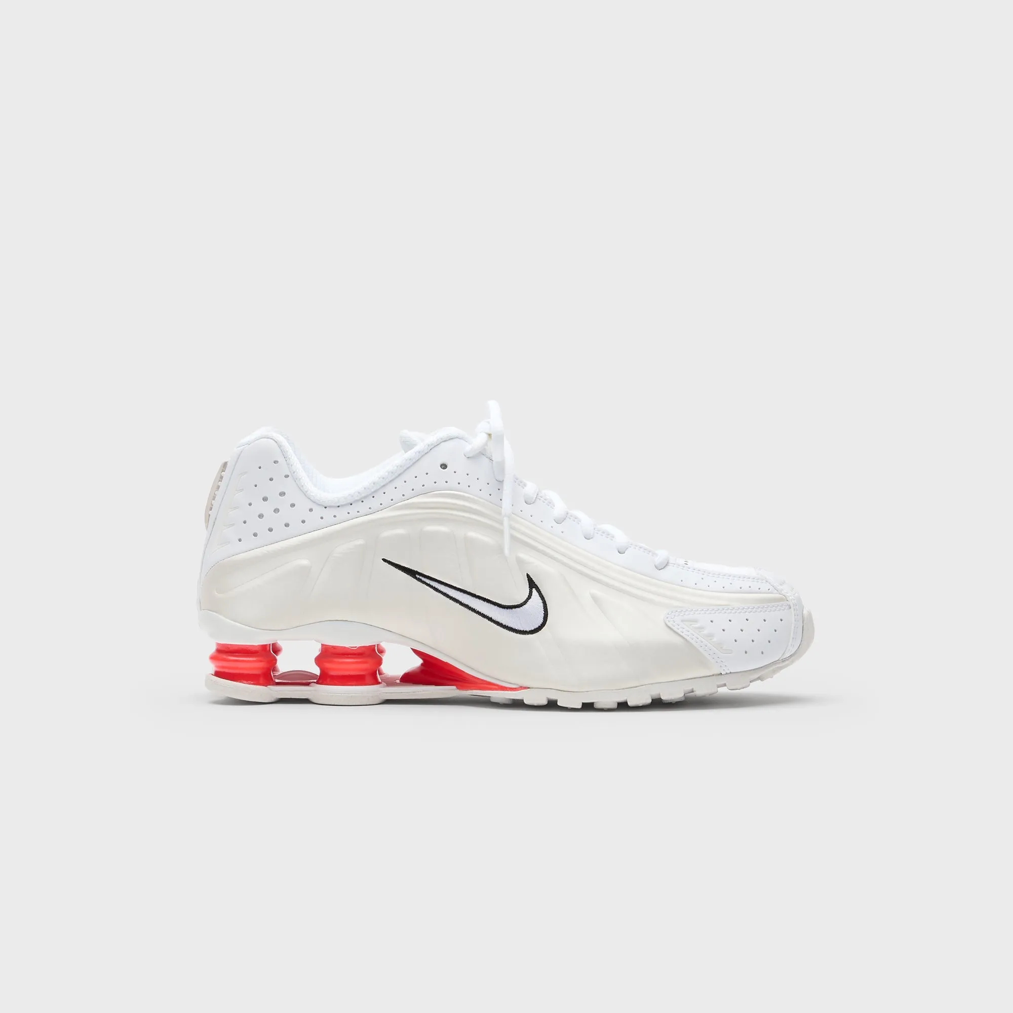 Comfortable Ankle Wrap Style Slip-On Square-Toe Nike Wmns Shox R4 - White / Phantom / Picante Red