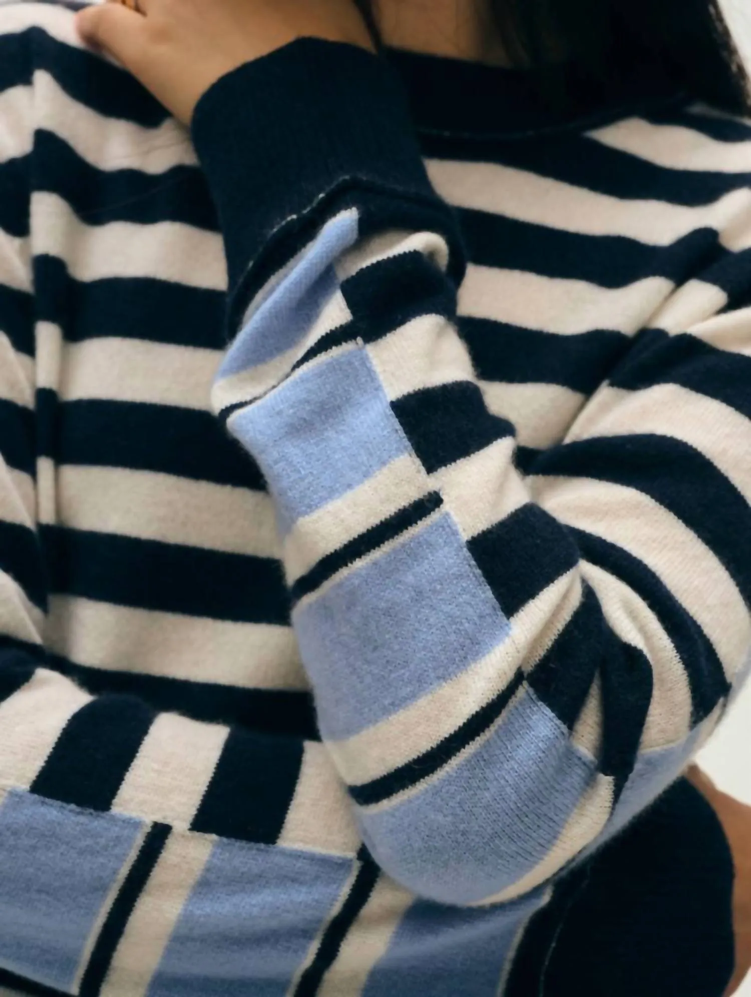 Pull en cachemire à rayures mélangées en combo bleu