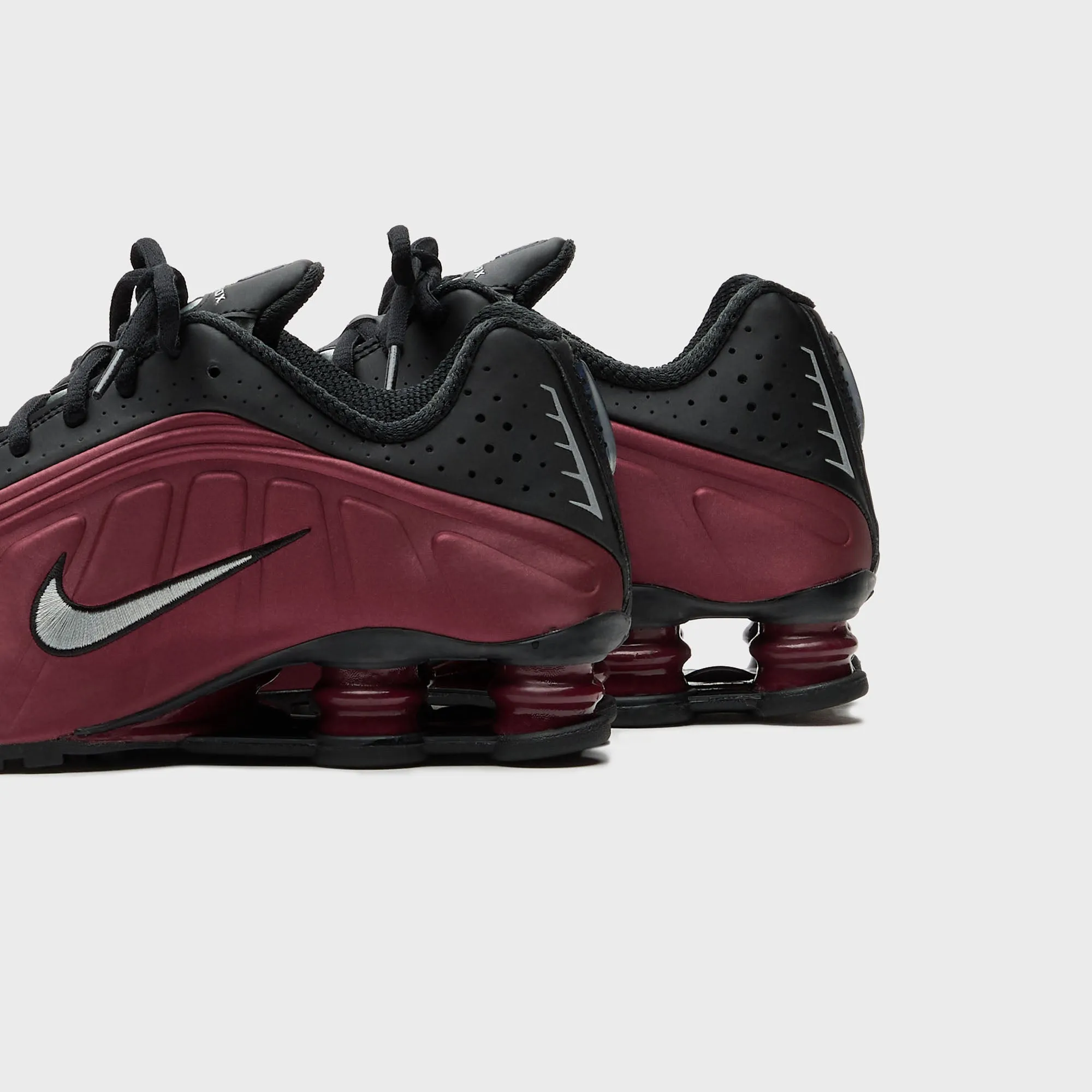 Nike Wmns Shox R4 - Black / Metallic Silver / Team Red Comfortable Component In Use Good Tread Design Pattern