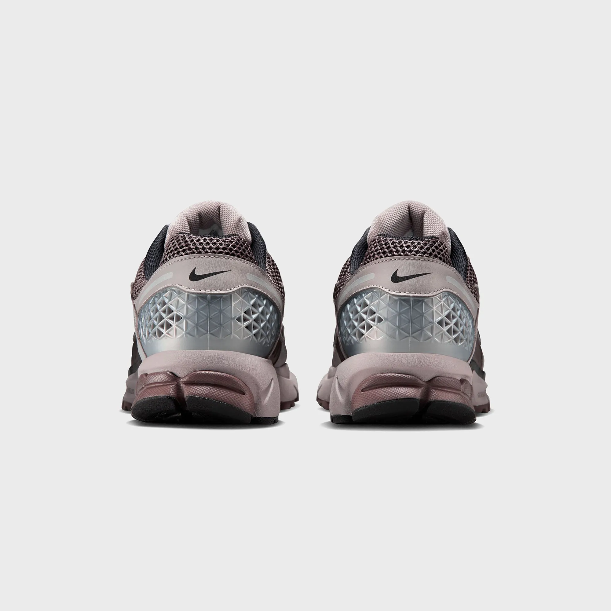 Renowned Design Nike Zoom Vomero 5 - College Grey / Black / Cave Stone