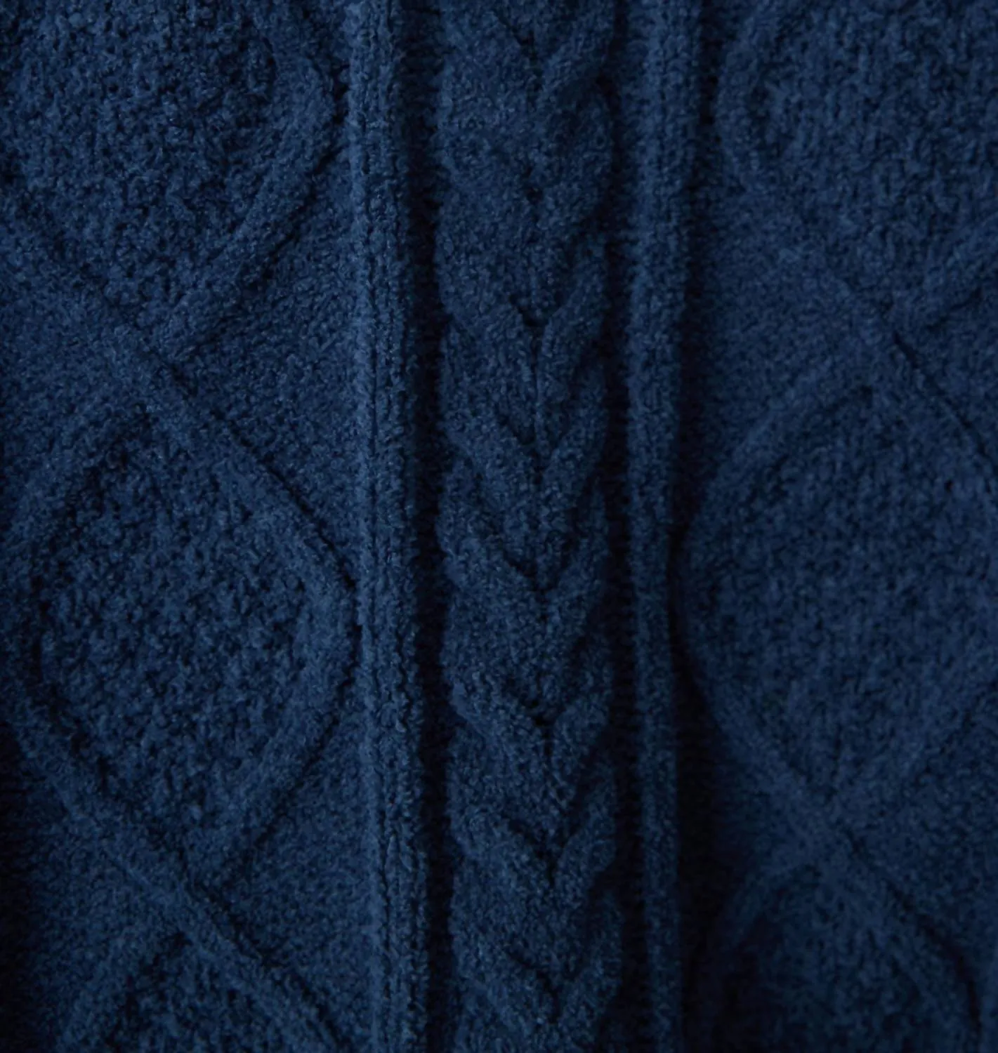 Pull à manches longues en chenille câblée couleur minuit