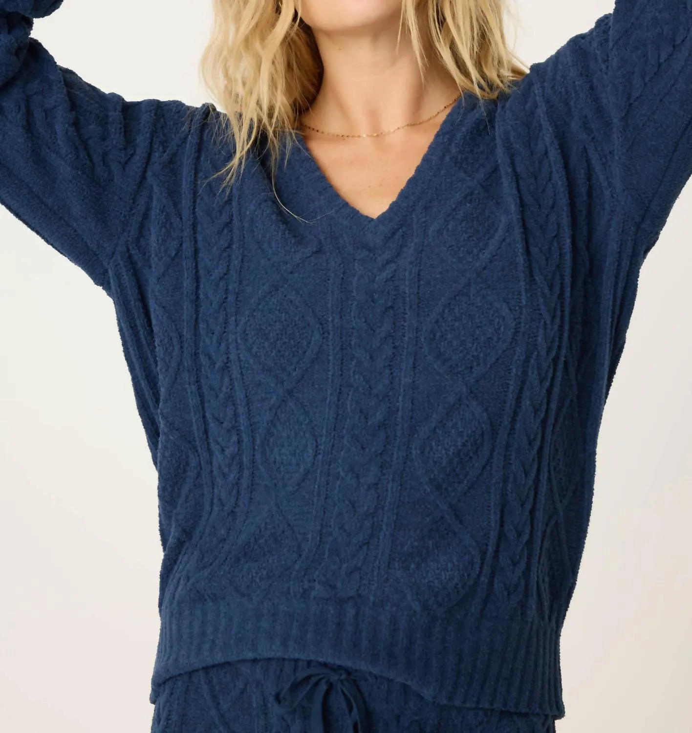 Pull à manches longues en chenille câblée couleur minuit