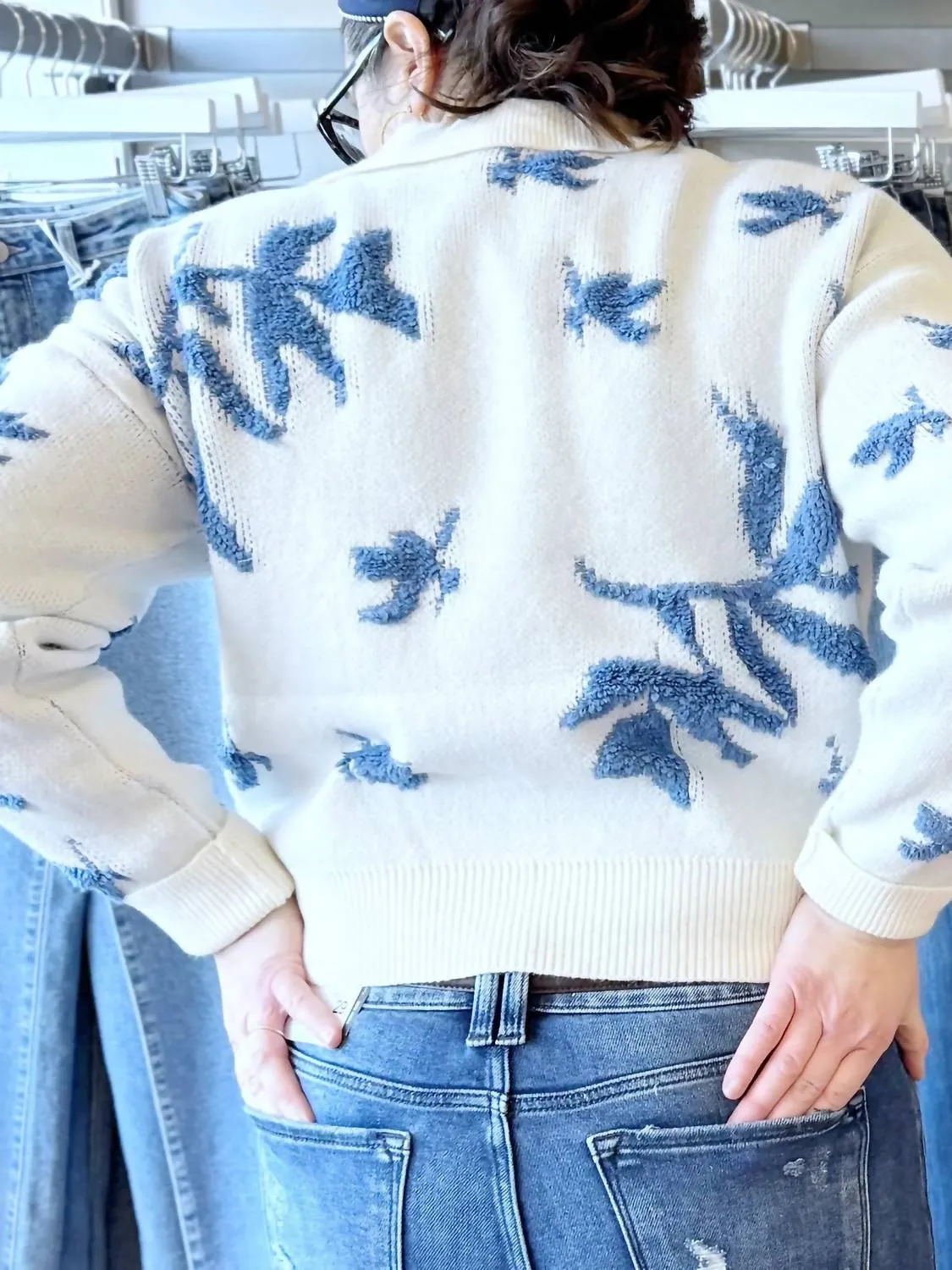 Pull Col Claudine Fleuri en Blanc et Bleu