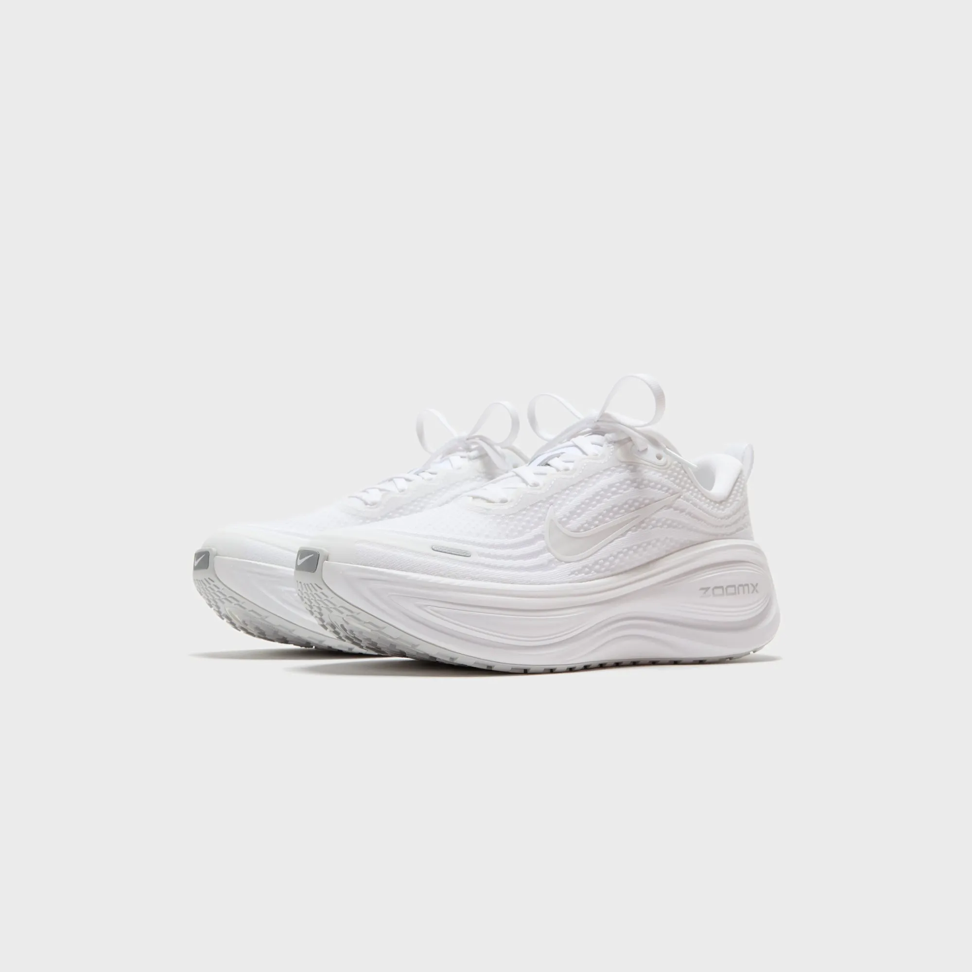 Nike Vomero Plus - White / Summit White / Photon Dust Liquid Sneaker Style