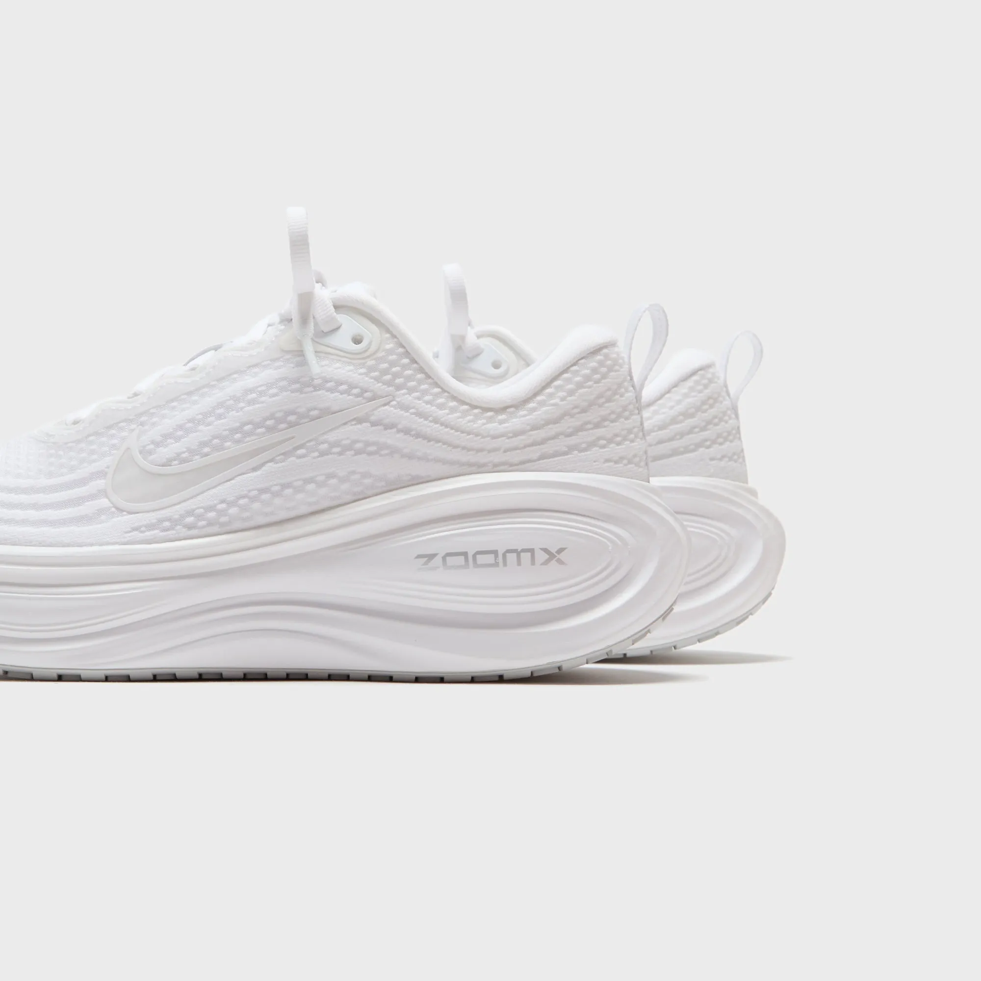 Nike Vomero Plus - White / Summit White / Photon Dust Comfortable Twistability