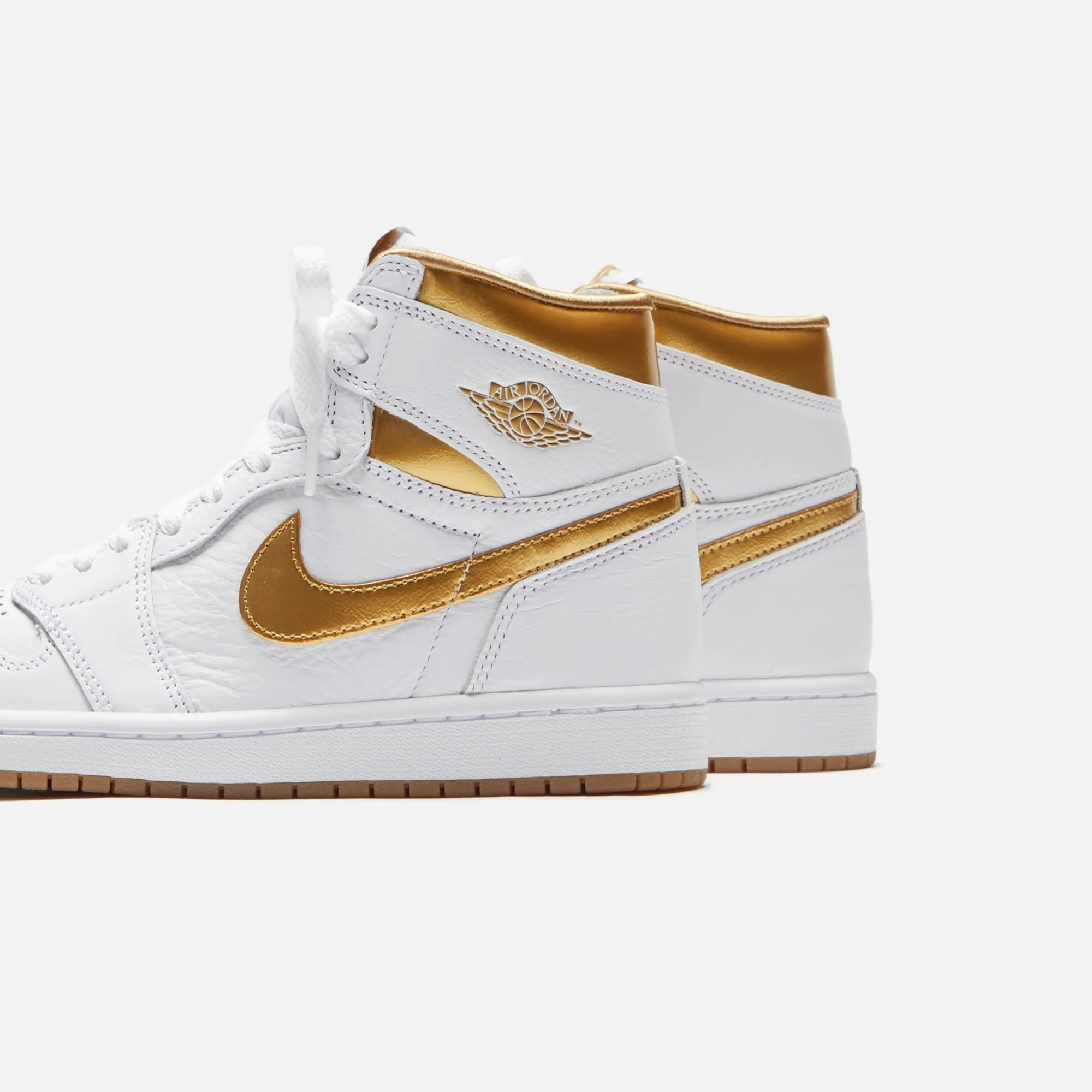 Jordan Wmns Air Jordan 1 High Og - White / Metallic Gold / Gum Light Brown Breathable Layer Section