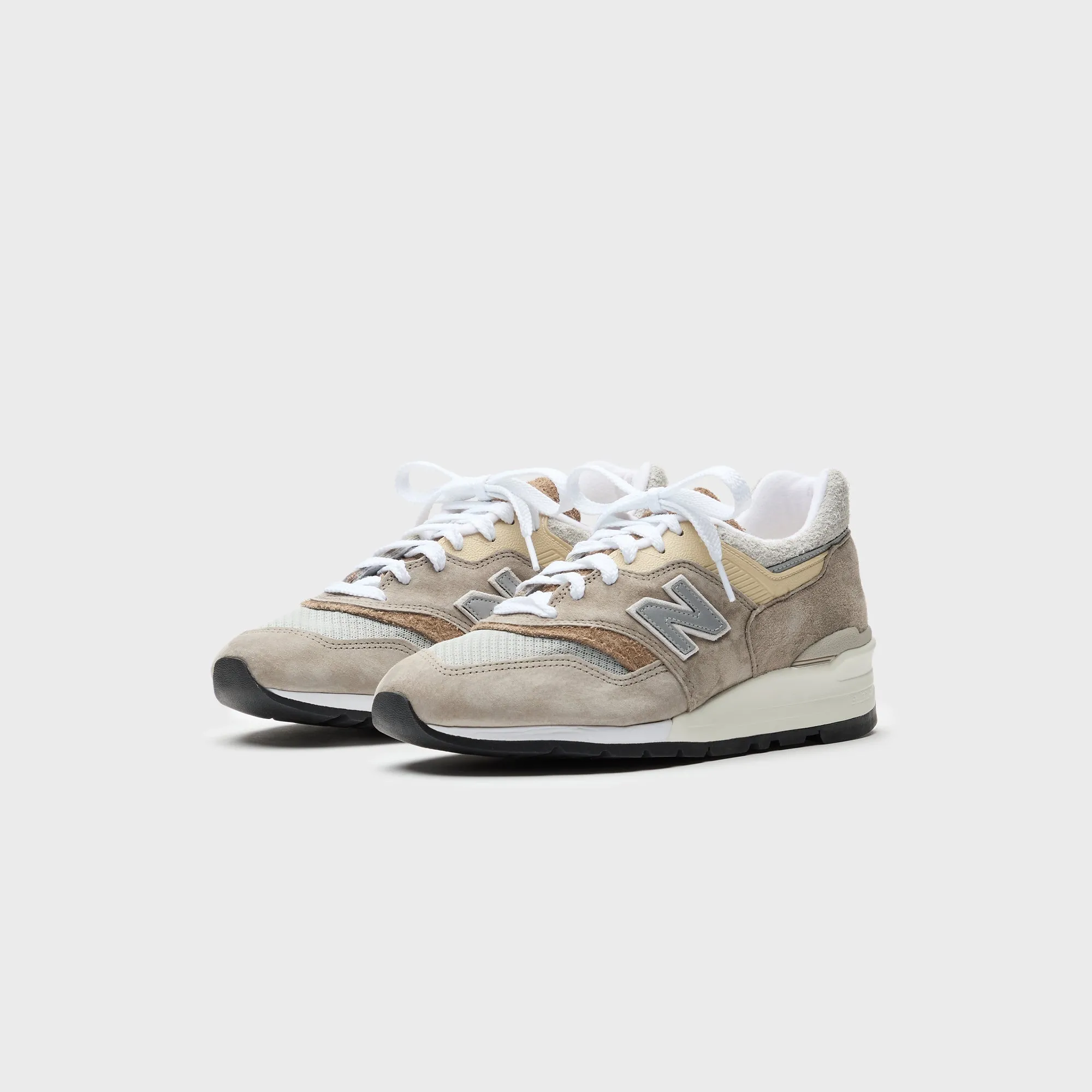 Flatform Comfortable Versatile New Balance Made In Usa 997 - Light Mushroom / Mirage Gray