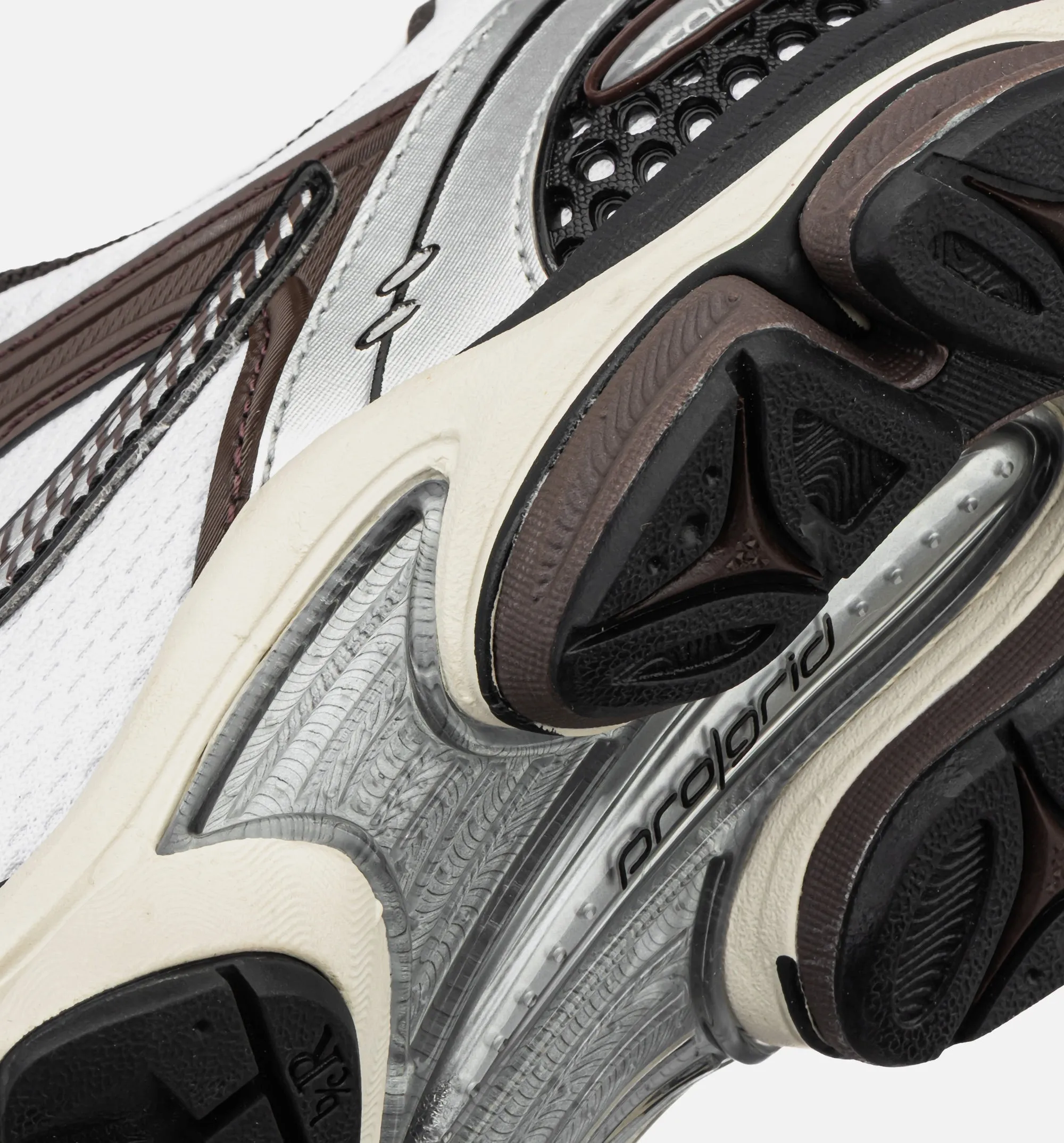 Progrid Triumph 4 Mens Lifestyle Shoe - White/Silver/Brown Tray Mat