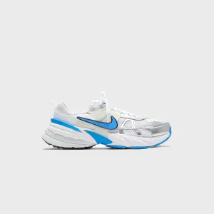 Foot Redwood Slim Fit" Nike Wmns V2K Run - White / Pure Platinum / Summit White / Light Photo Blue