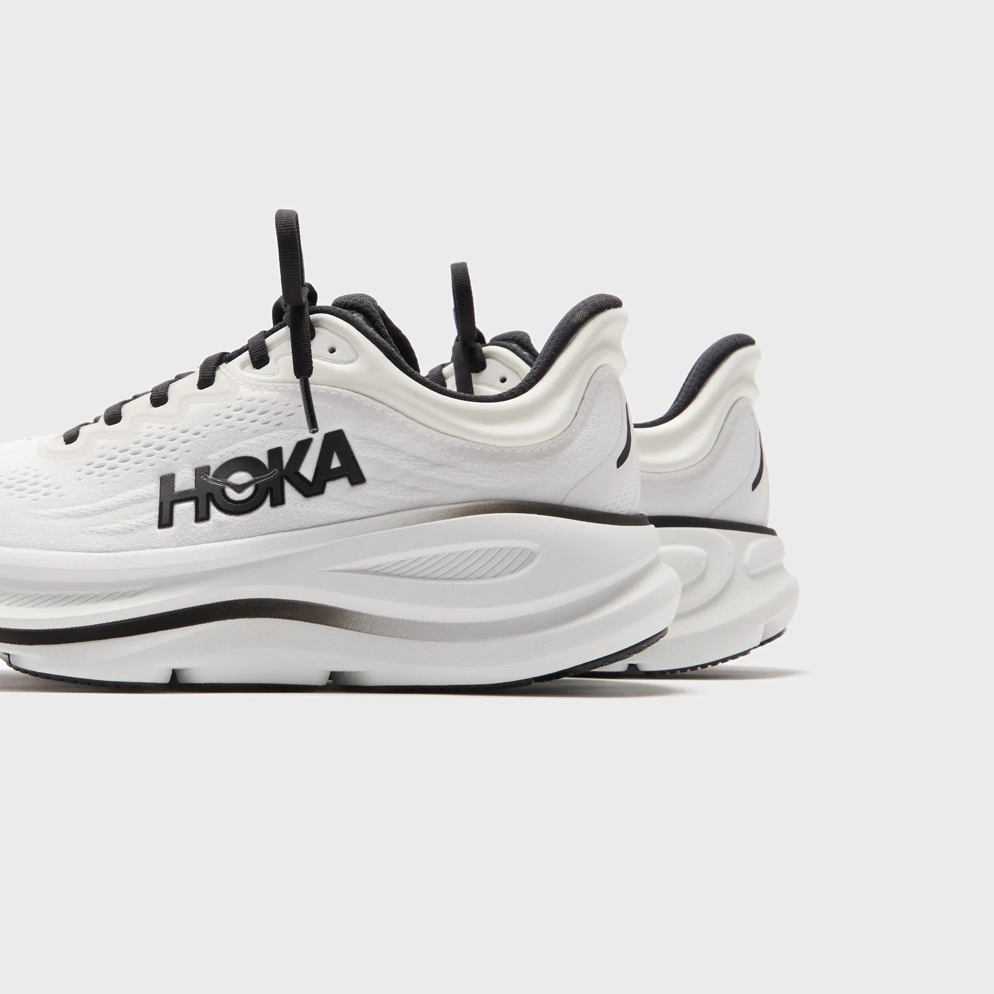 Outdoor Style Homely Hoka Bondi 9 - White / Black