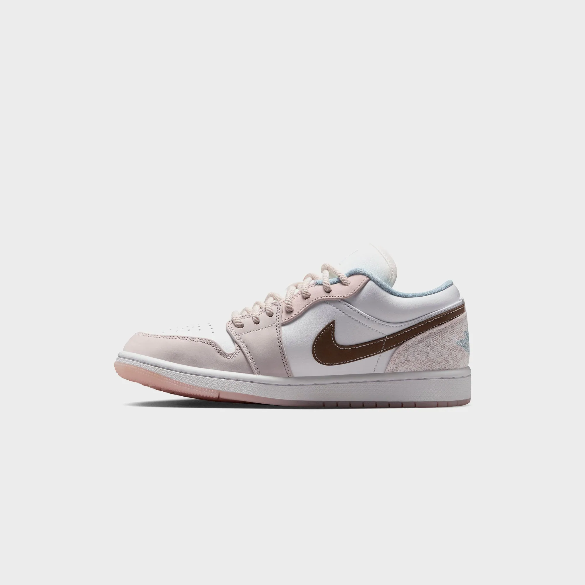 Durable Standard Studded Material Nike Wmns Air Jordan 1 Low - White / Light Soft Pink / Ironstone