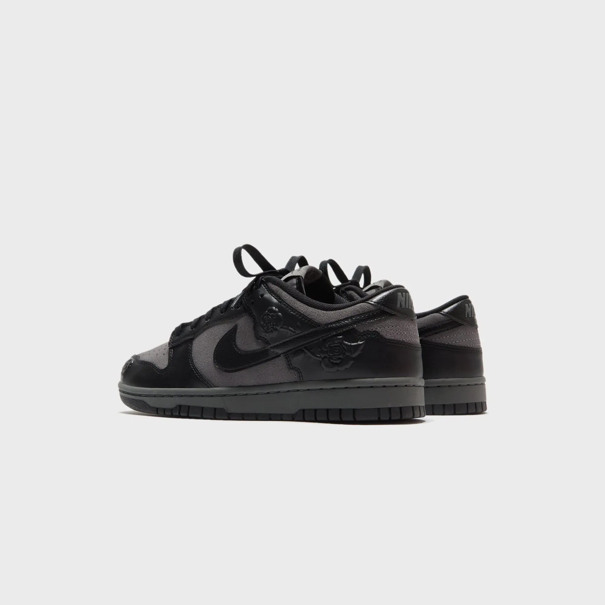 Nike Wmns Dunk Low Se - Iron Grey / Black / Iron Grey Comfort Ingredient