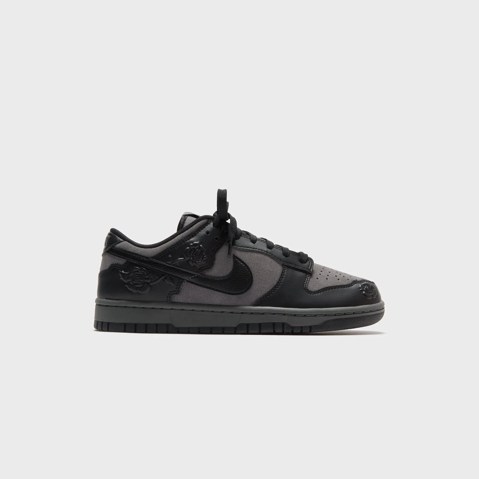 Slip-On Bold Stain Resistant Finish Nike Wmns Dunk Low Se - Iron Grey / Black / Iron Grey