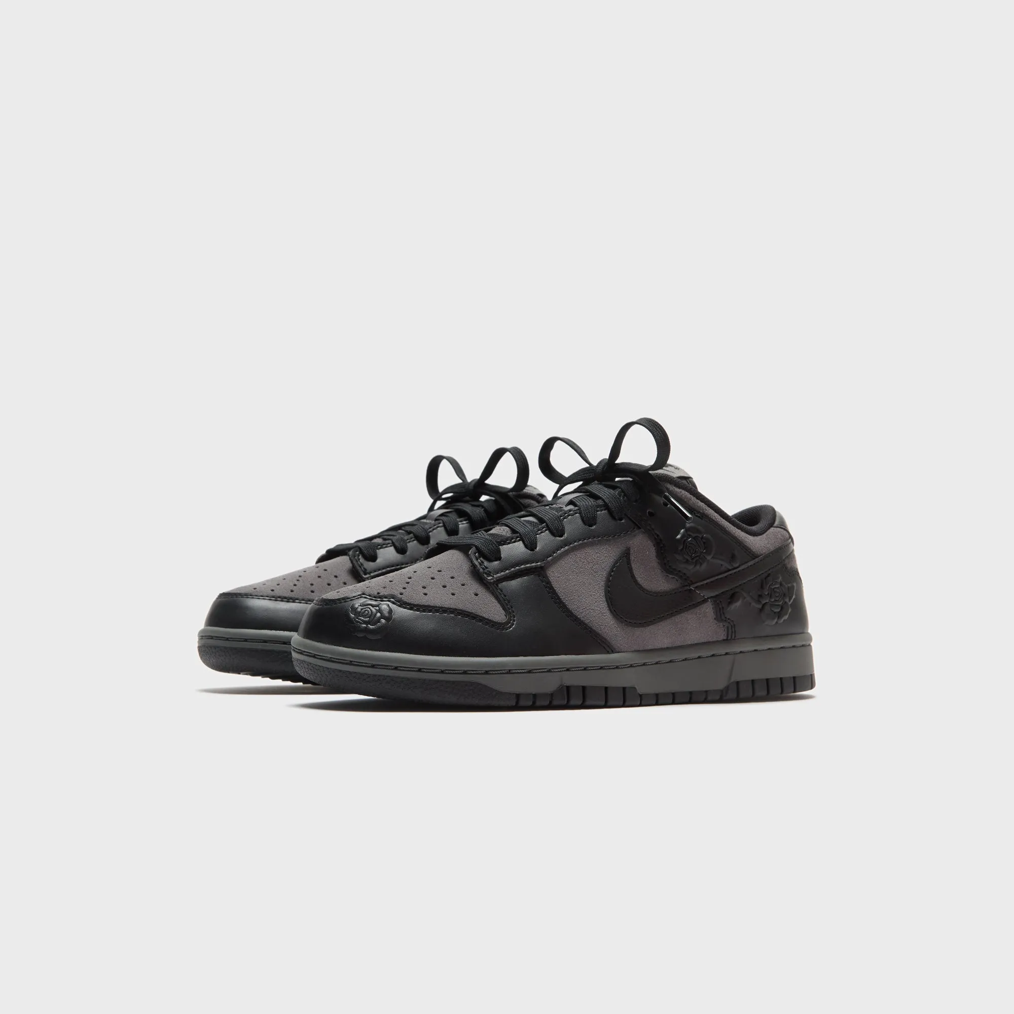 Nike Wmns Dunk Low Se - Iron Grey / Black / Iron Grey EasyToUse "Comfort Fit Shaping