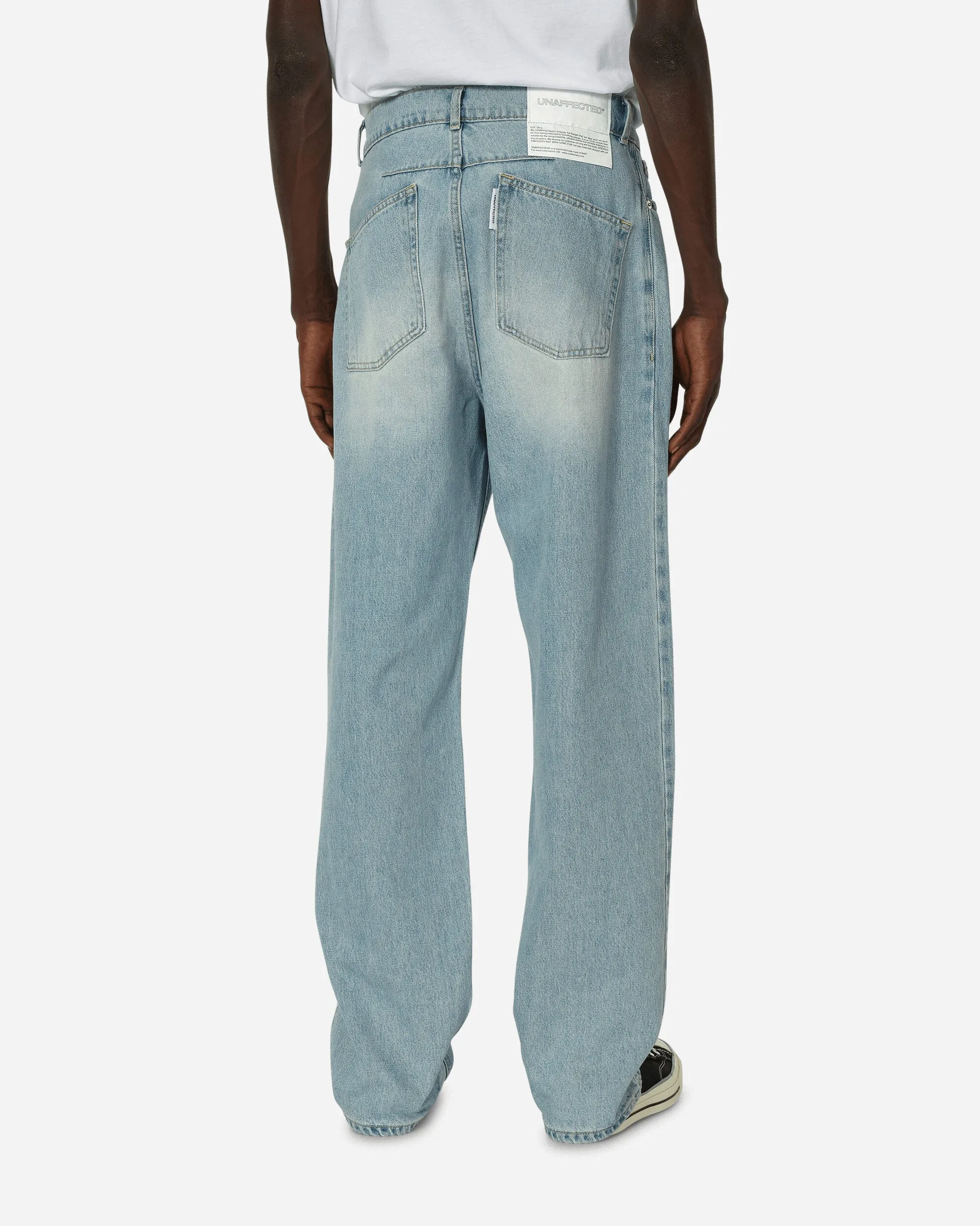 Comfortable Organization One Tuck Wide Denim Pants Light Blue