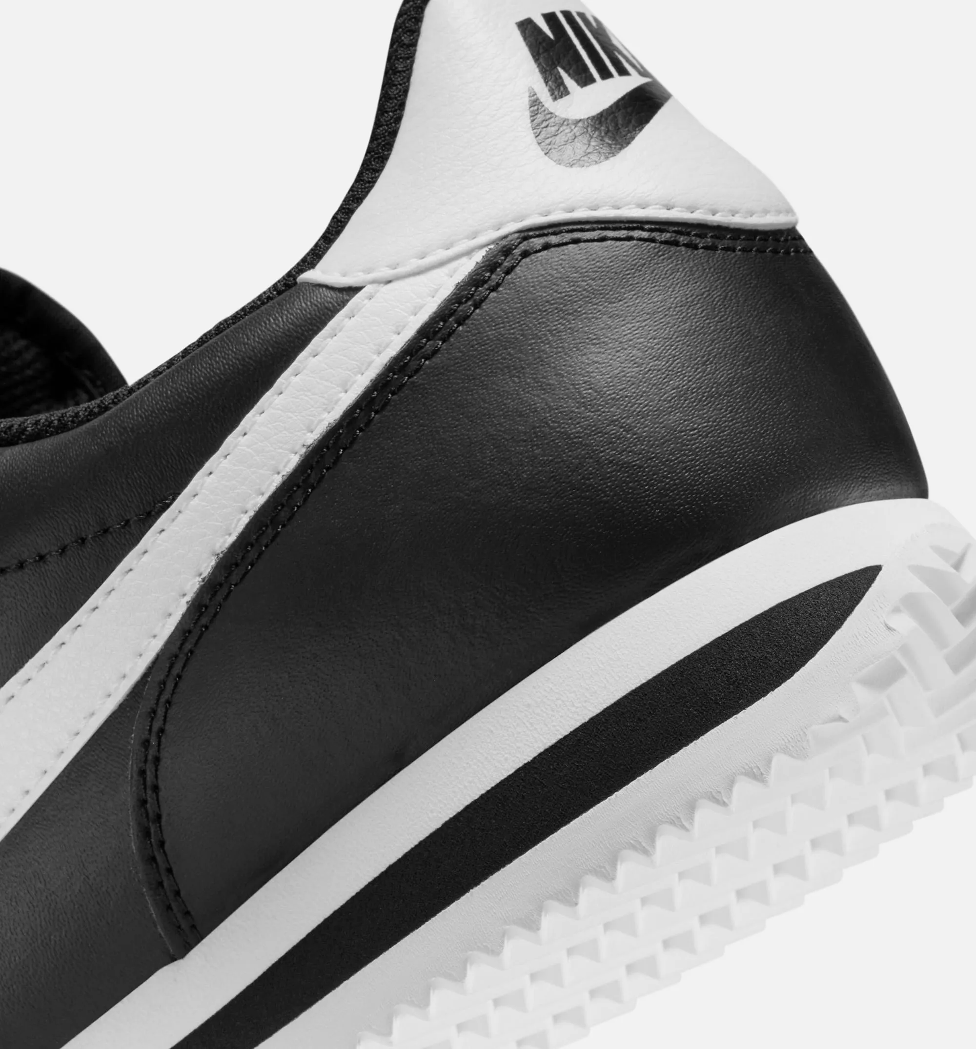 Cortez Leather Mens Lifestyle Shoe - Black/White Indoor Comfort