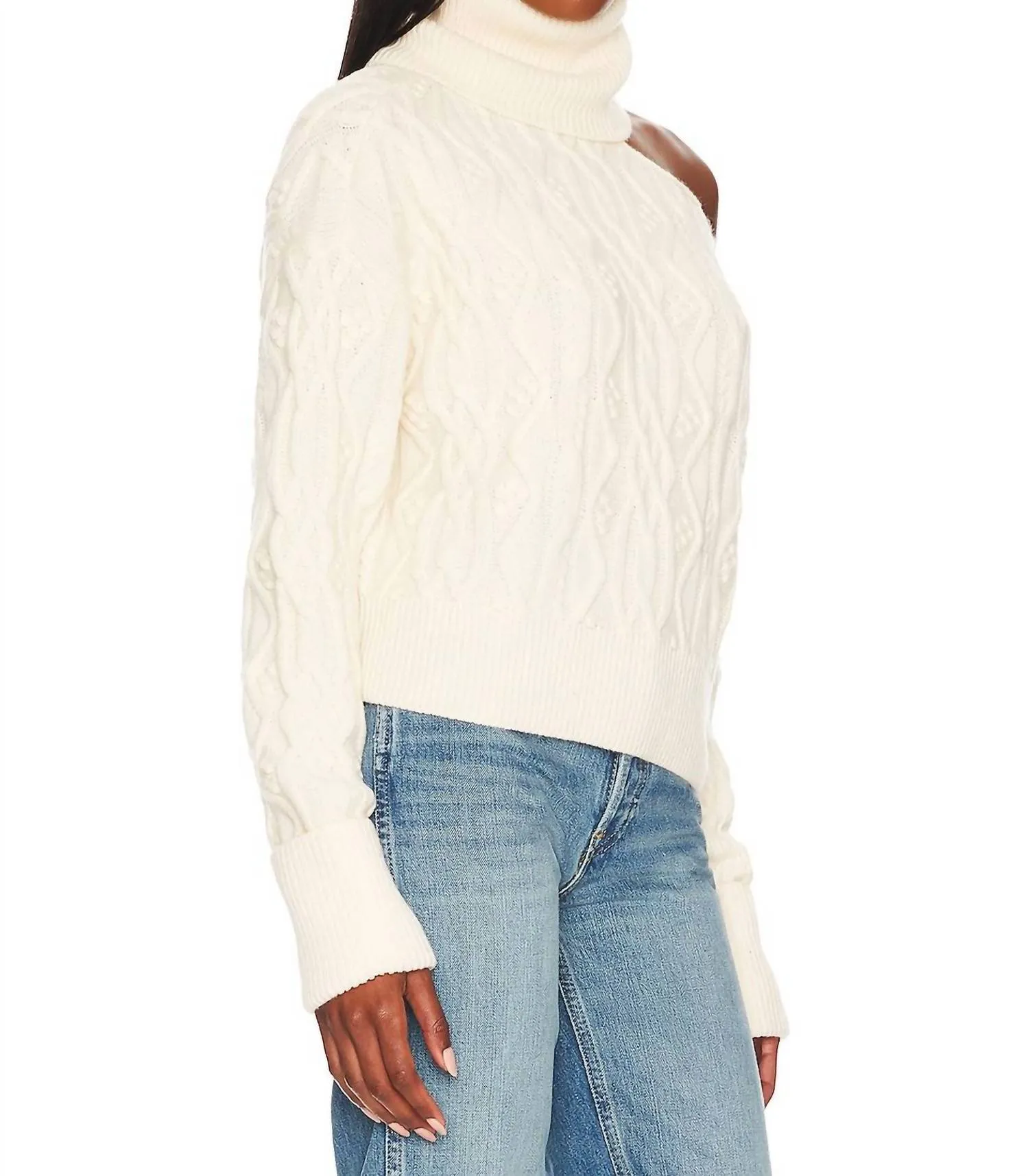 Pull rond en maille cable ivoire coupé