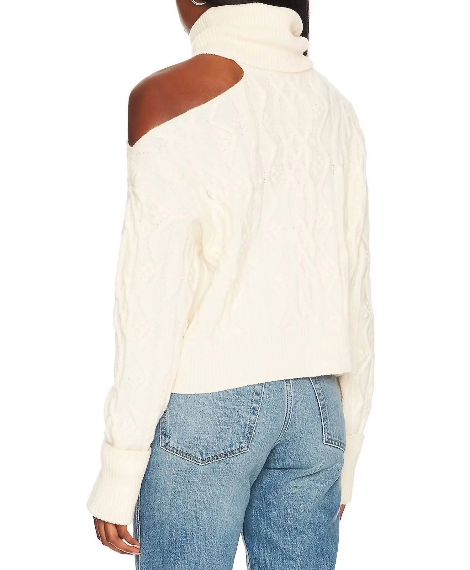 Pull rond en maille cable ivoire coupé