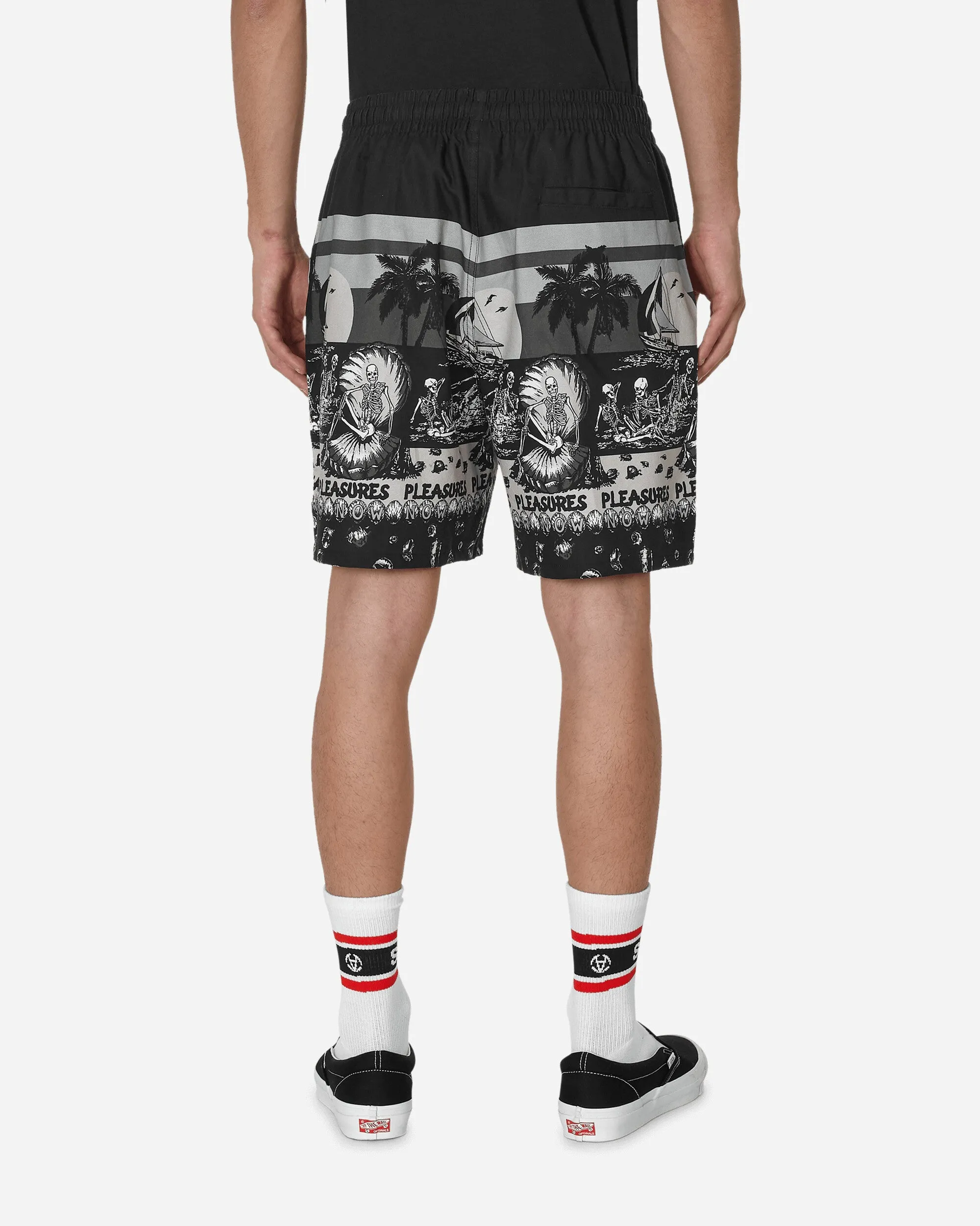 Turtleneck and Warm Beach Shorts Black
