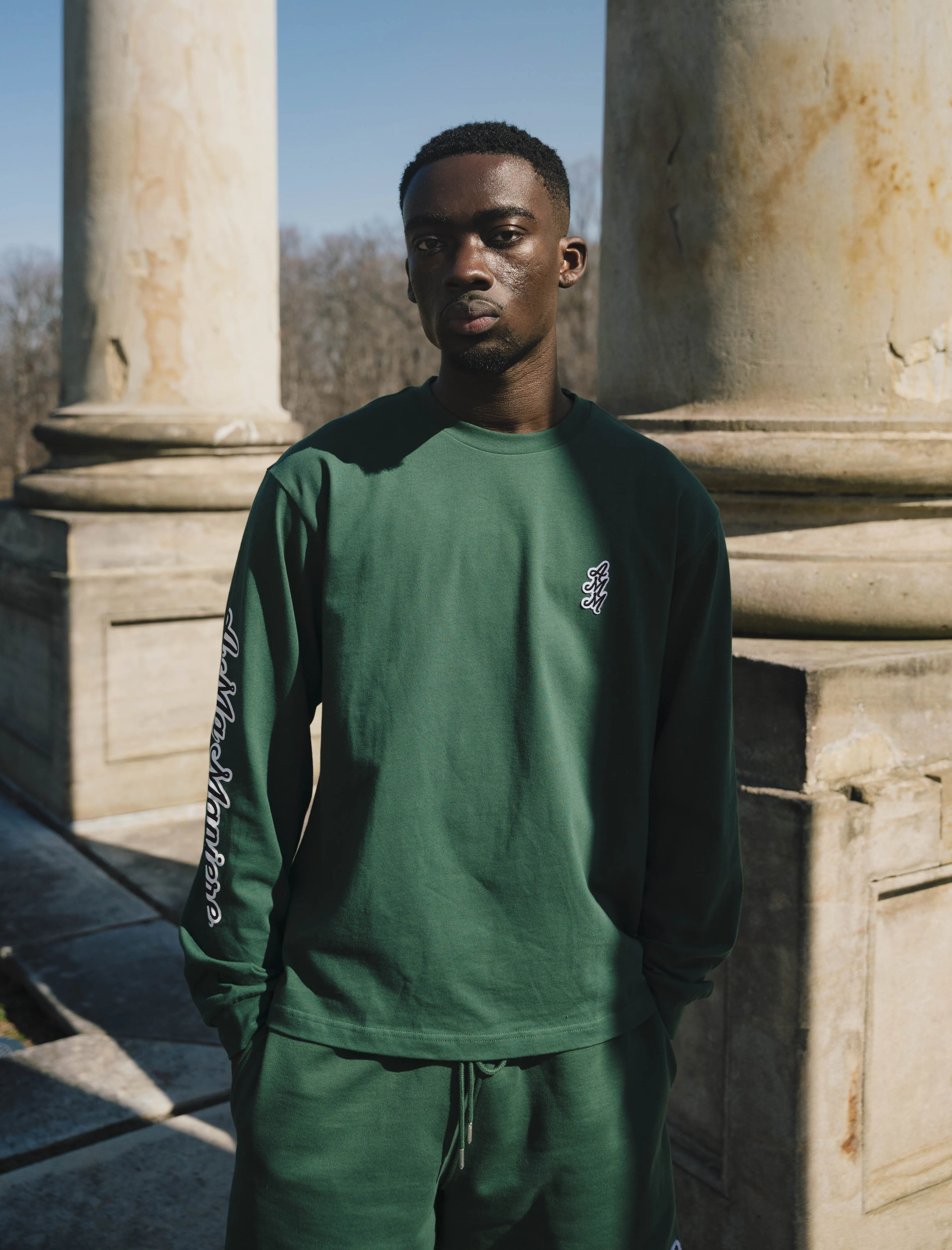 Cursive Logo Long Sleeve T-Shirt Scratch Resistant Peacoat Shorts