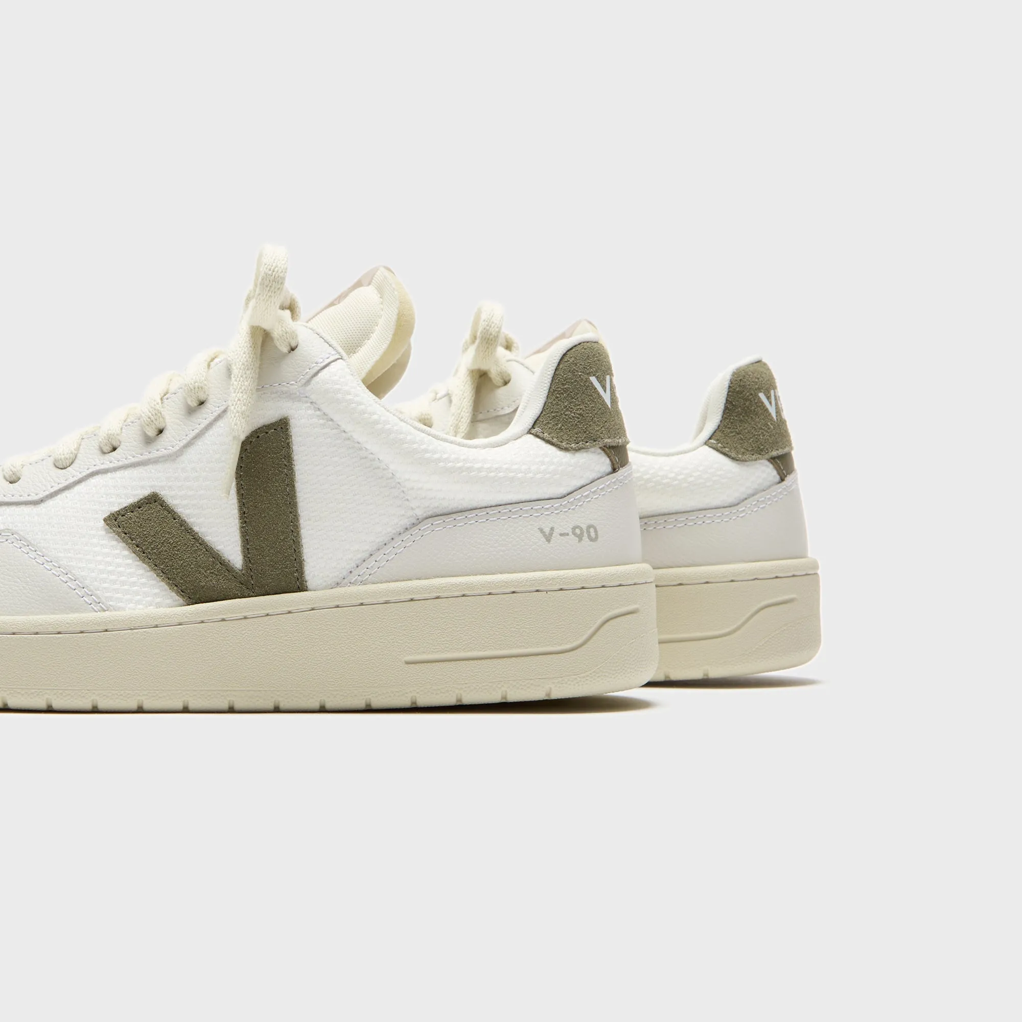 Value Proposition Pioneering Appeal Veja V-90 - White / Kaki