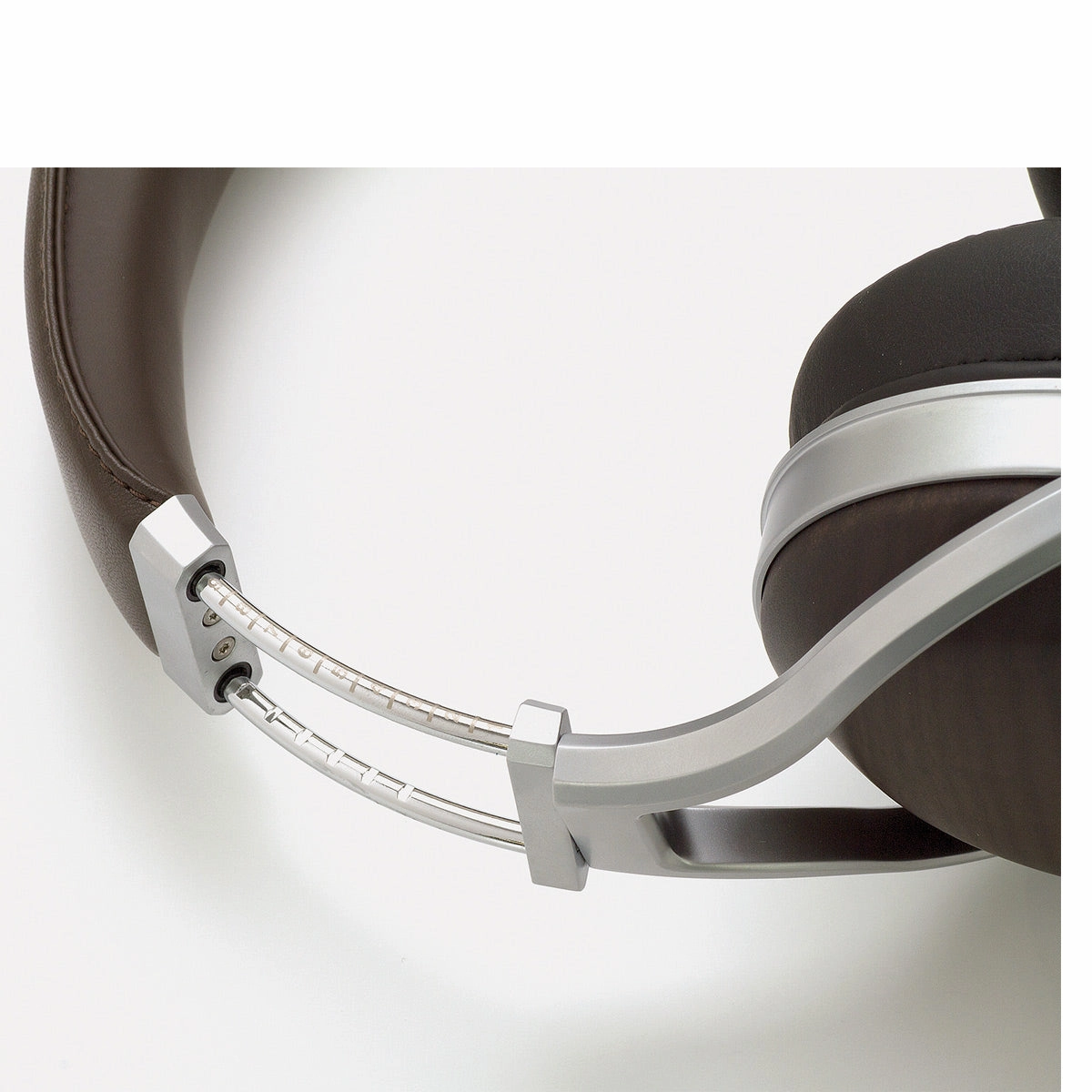 Denon AH-D5200 Over-Ear Headphones (Zebrawood)