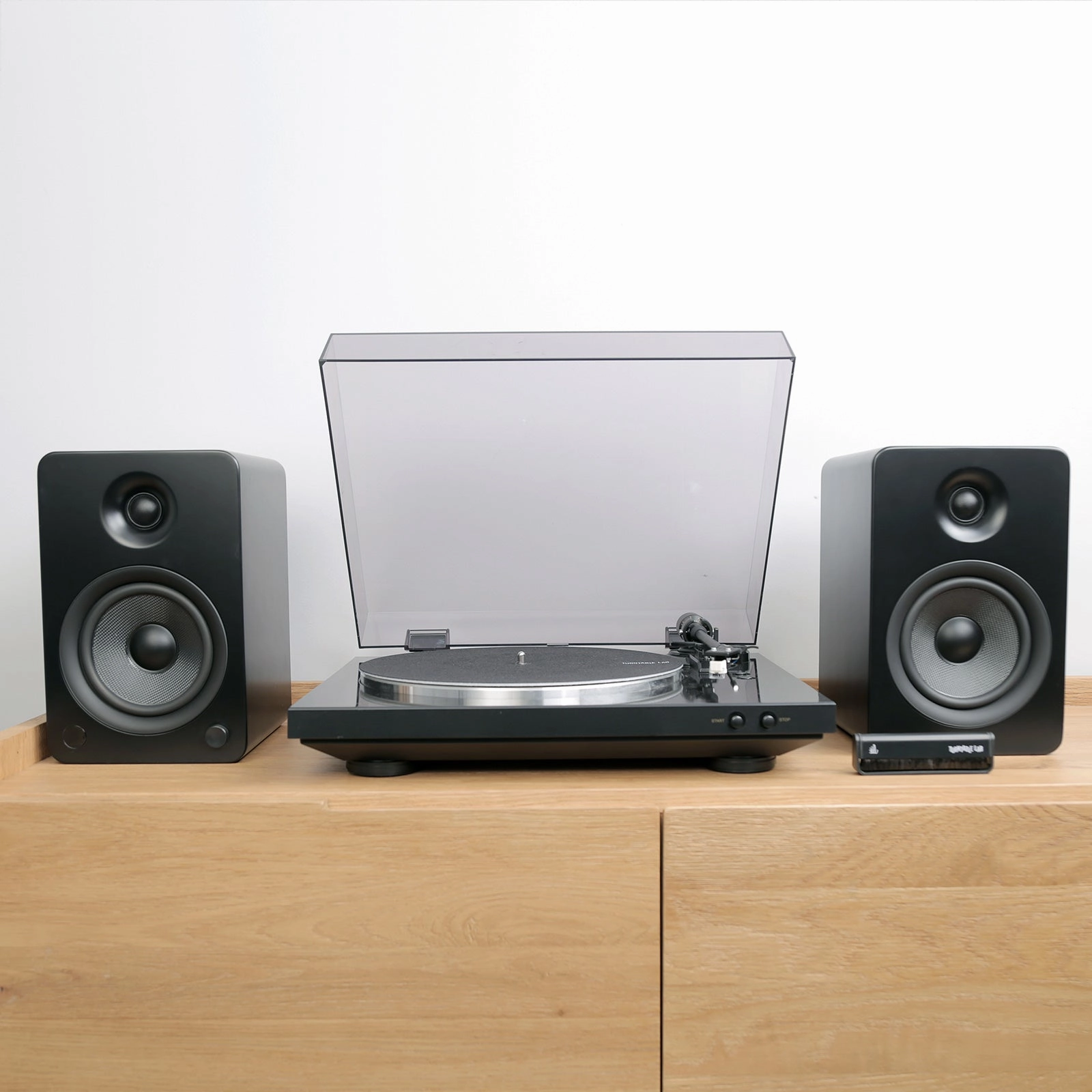 Denon: DP-300F Turntable Package