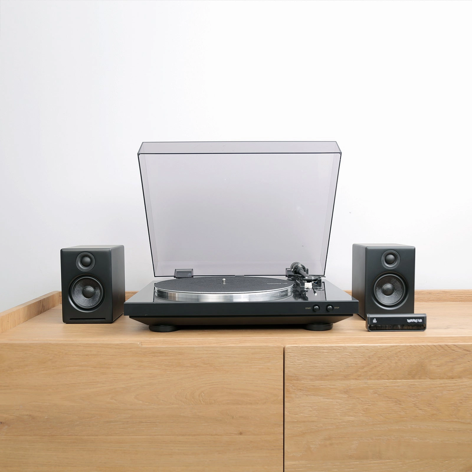 Denon: DP-300F Turntable Package