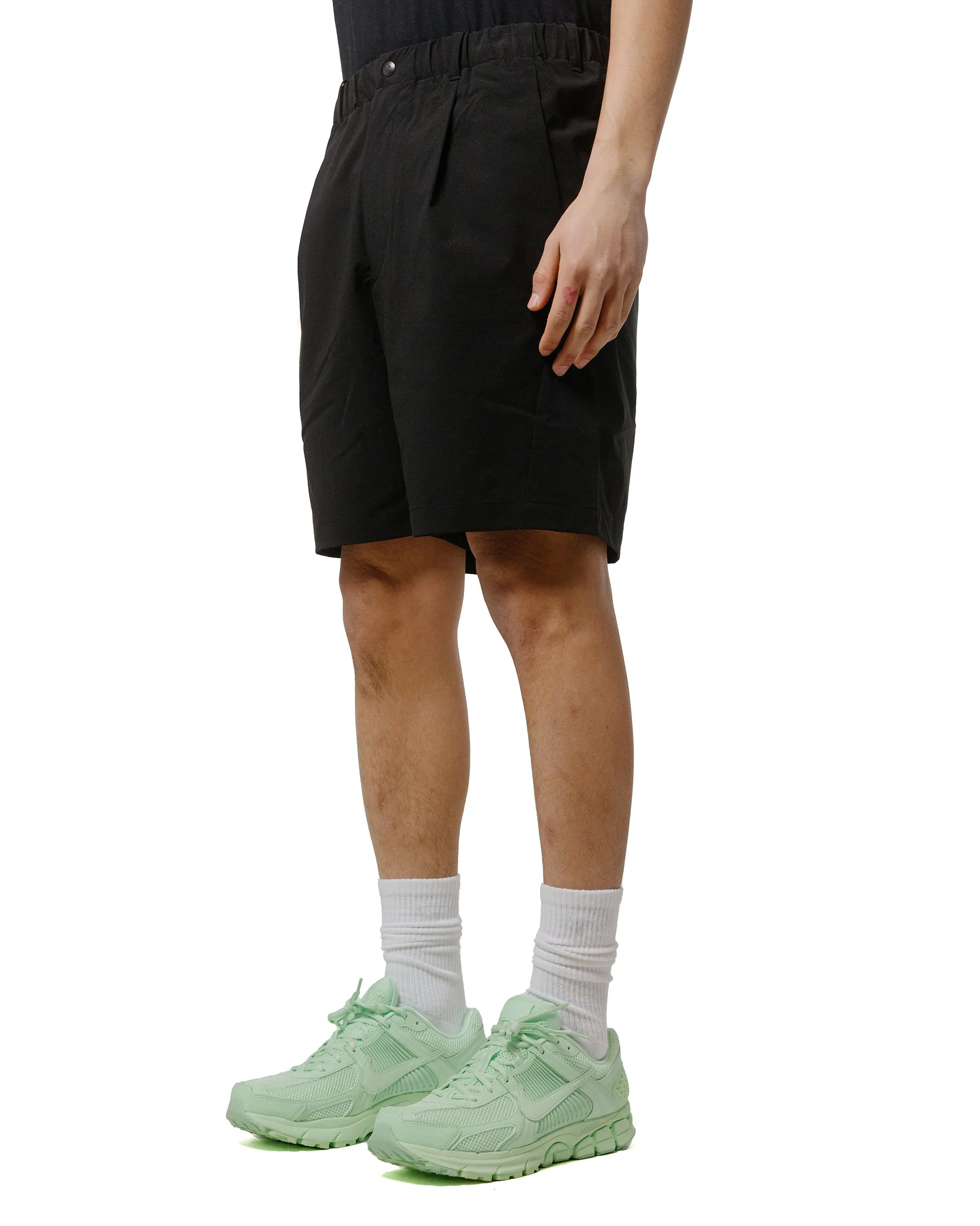 Non-Hooded Design "Frosted Shine Goldwin One Tuck Tapered Light Stretch Shorts Black