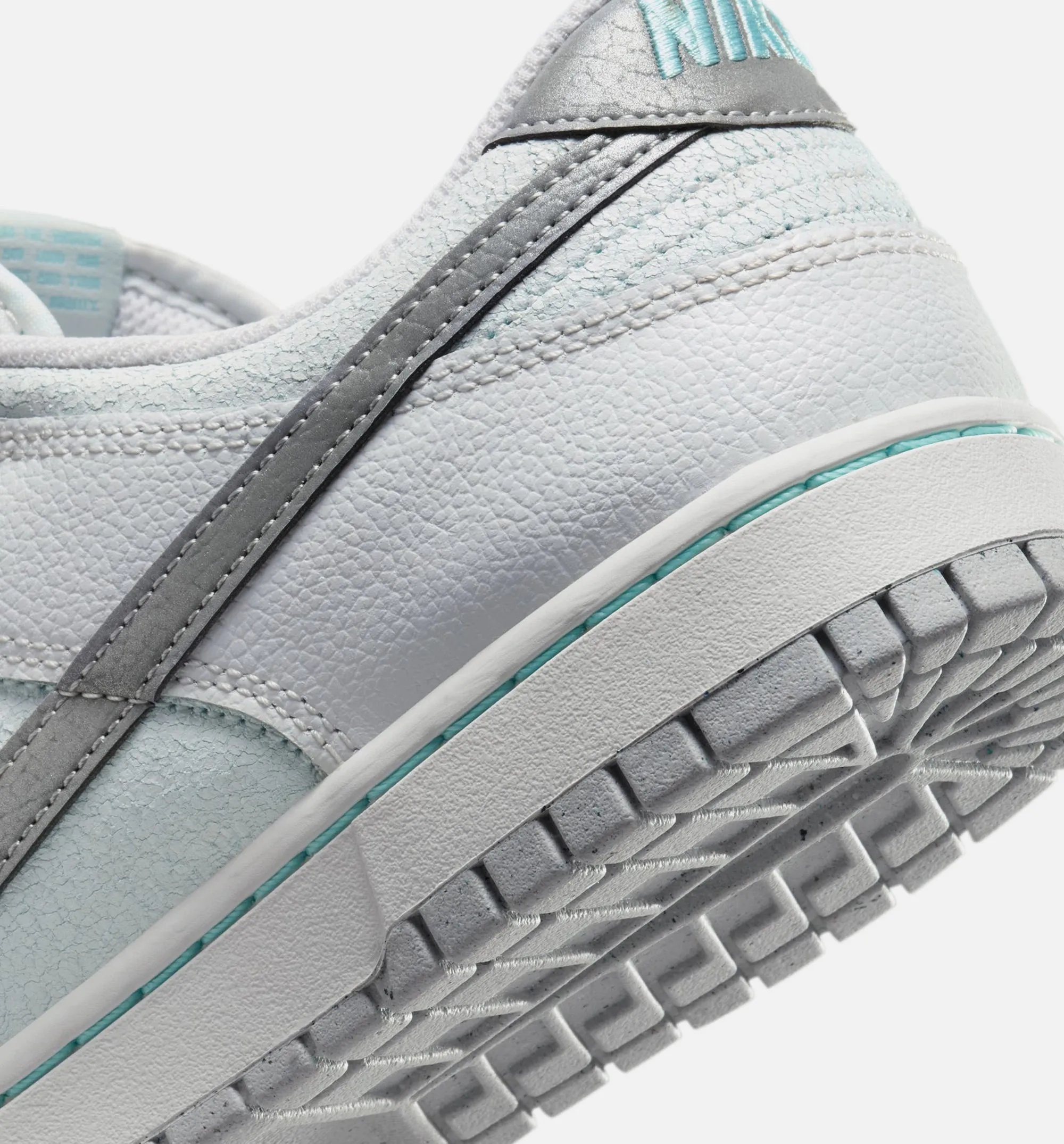 Dunk Low Winter Storm Mens Lifestyle Shoe - Summit White/Glacier Ice/Vast Grey/Metallic Silver Removable Insoles Heels